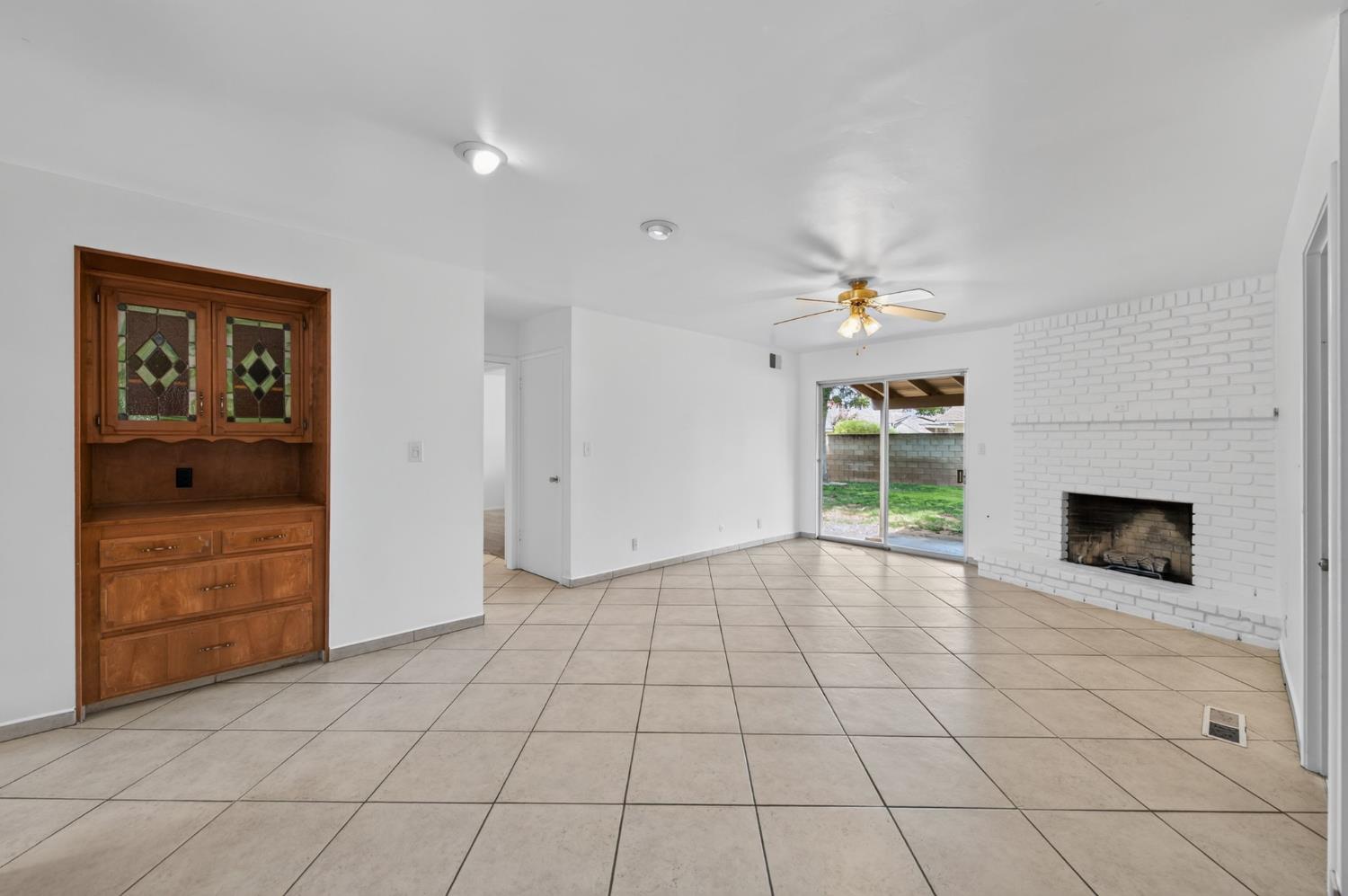520 W Acacia Ave, Fresno, CA 93705
