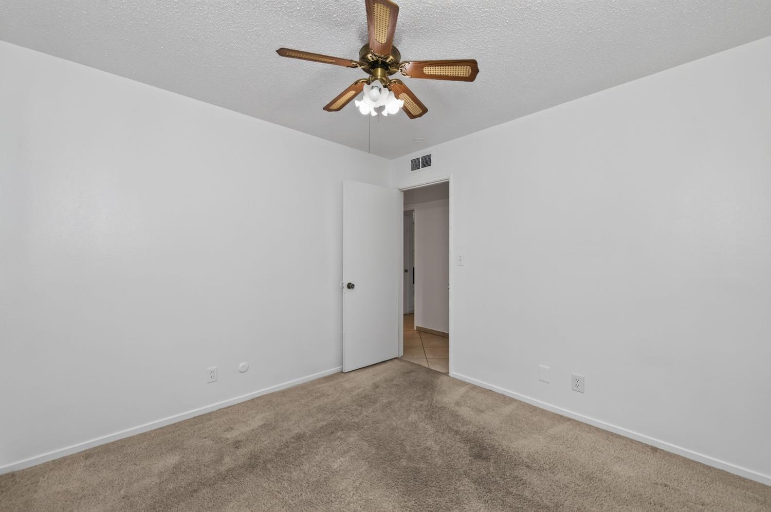 520 W Acacia Ave, Fresno, CA 93705