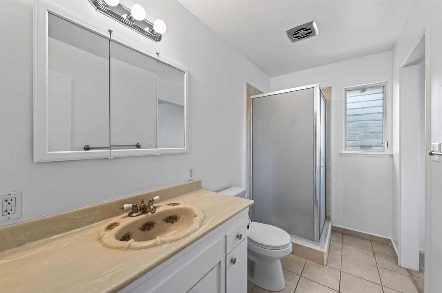 520 W Acacia Ave, Fresno, CA 93705