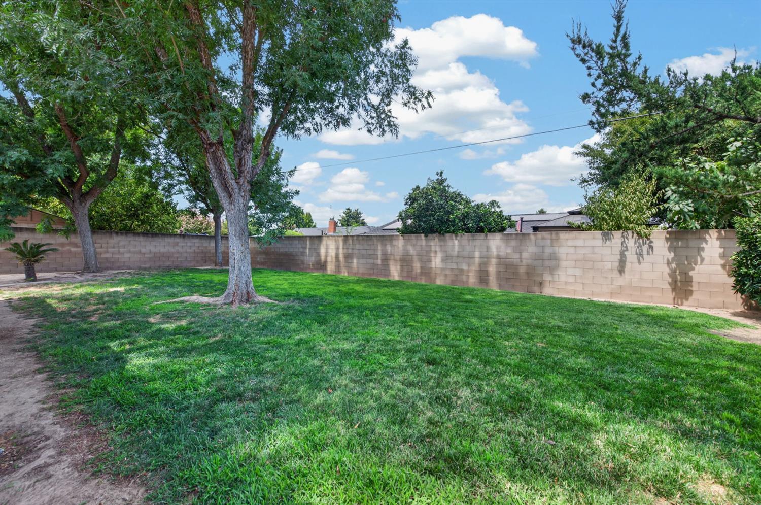 520 W Acacia Ave, Fresno, CA 93705