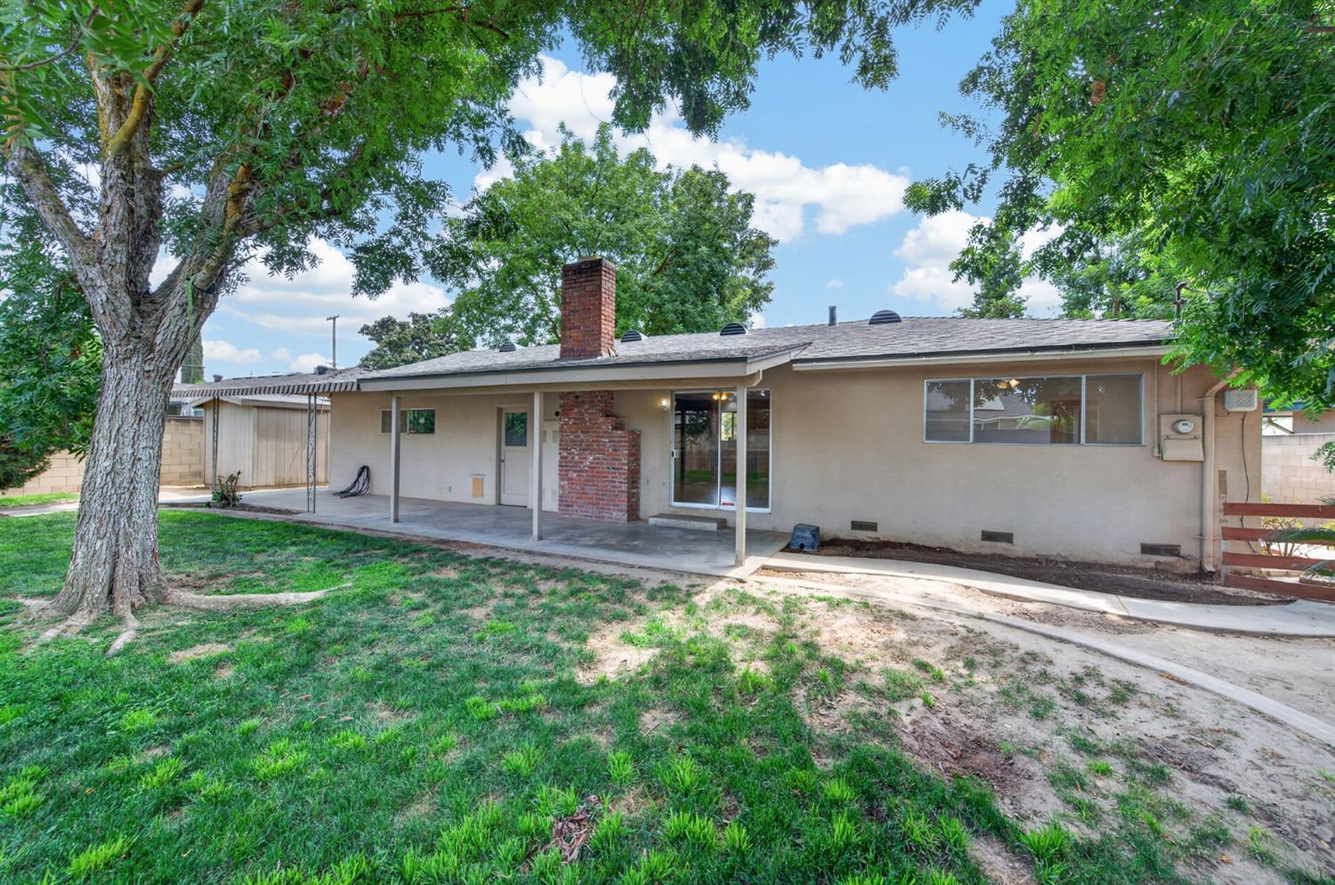520 W Acacia Ave, Fresno, CA 93705