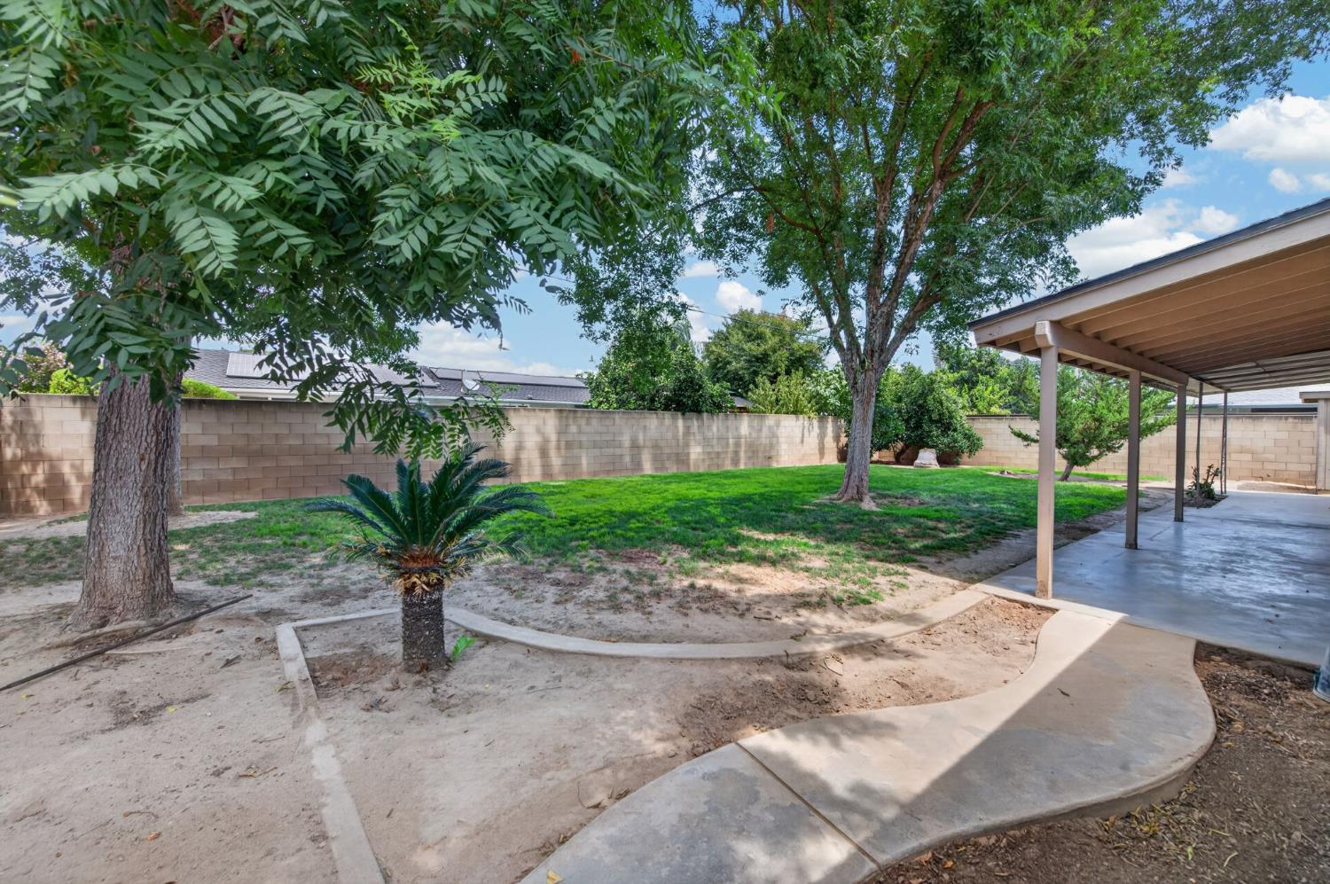 520 W Acacia Ave, Fresno, CA 93705