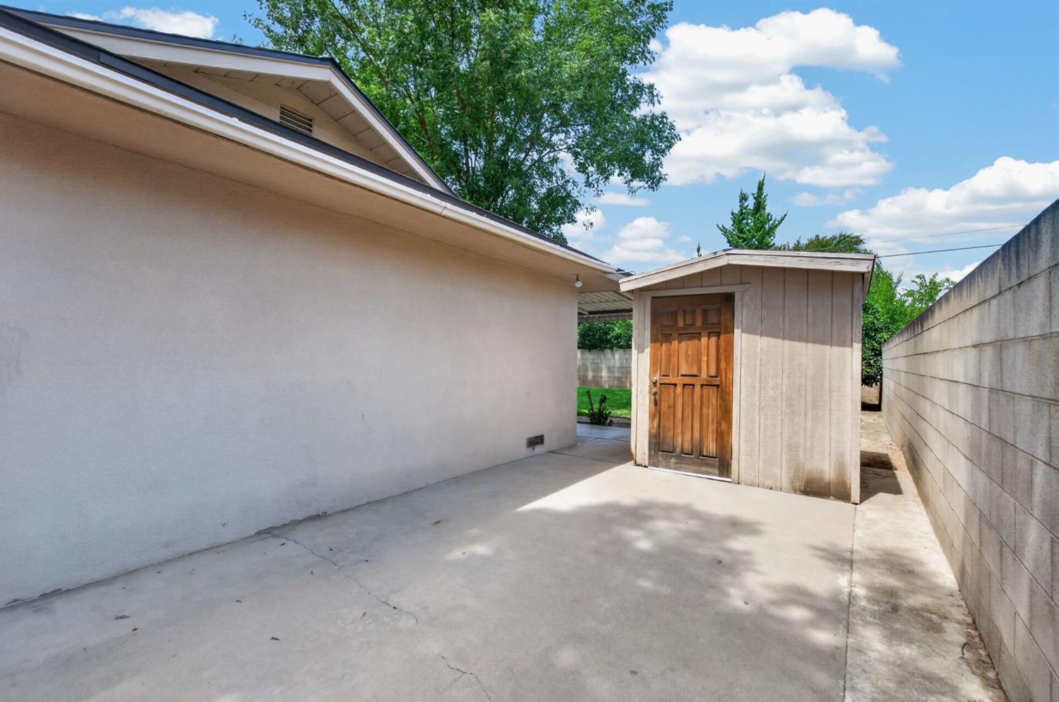 520 W Acacia Ave, Fresno, CA 93705