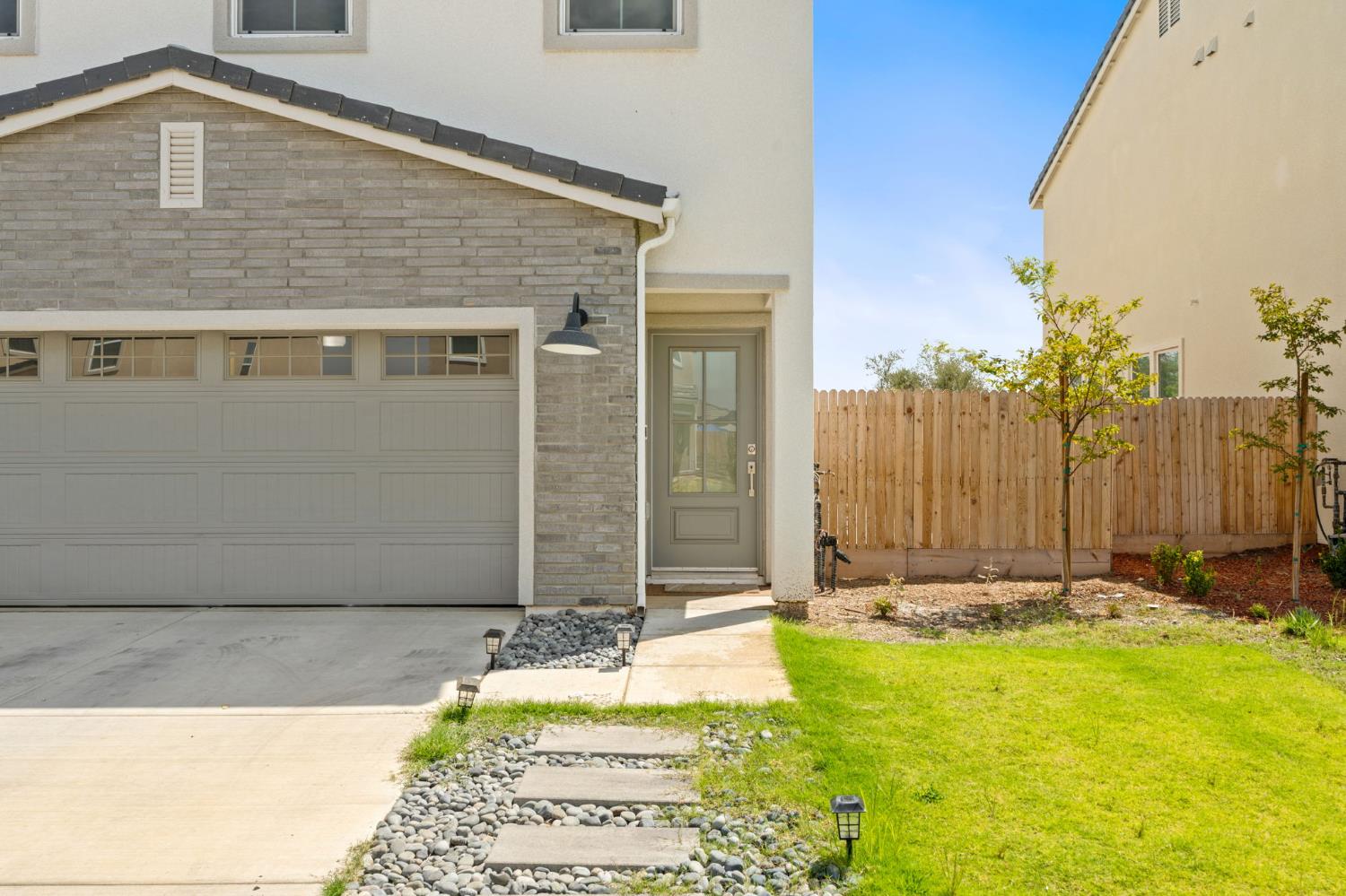 1174 Granite Dr W, Madera, CA 93636