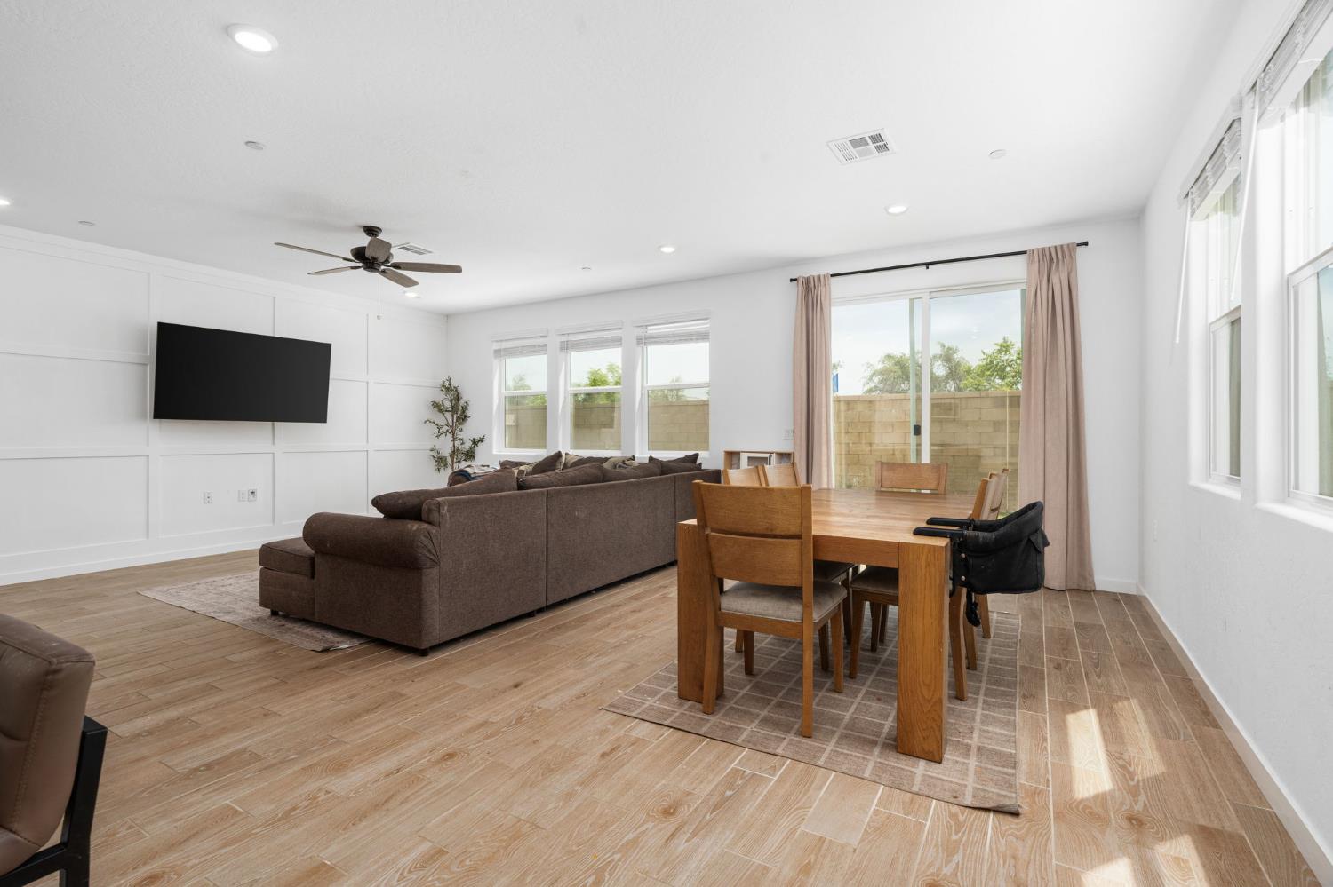 1174 Granite Dr W, Madera, CA 93636