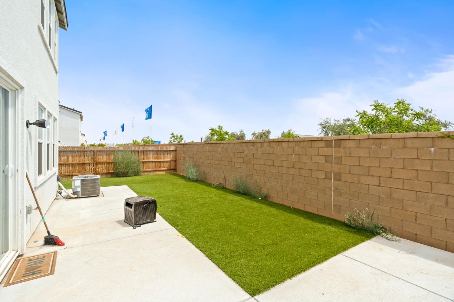 1174 Granite Dr W, Madera, CA 93636