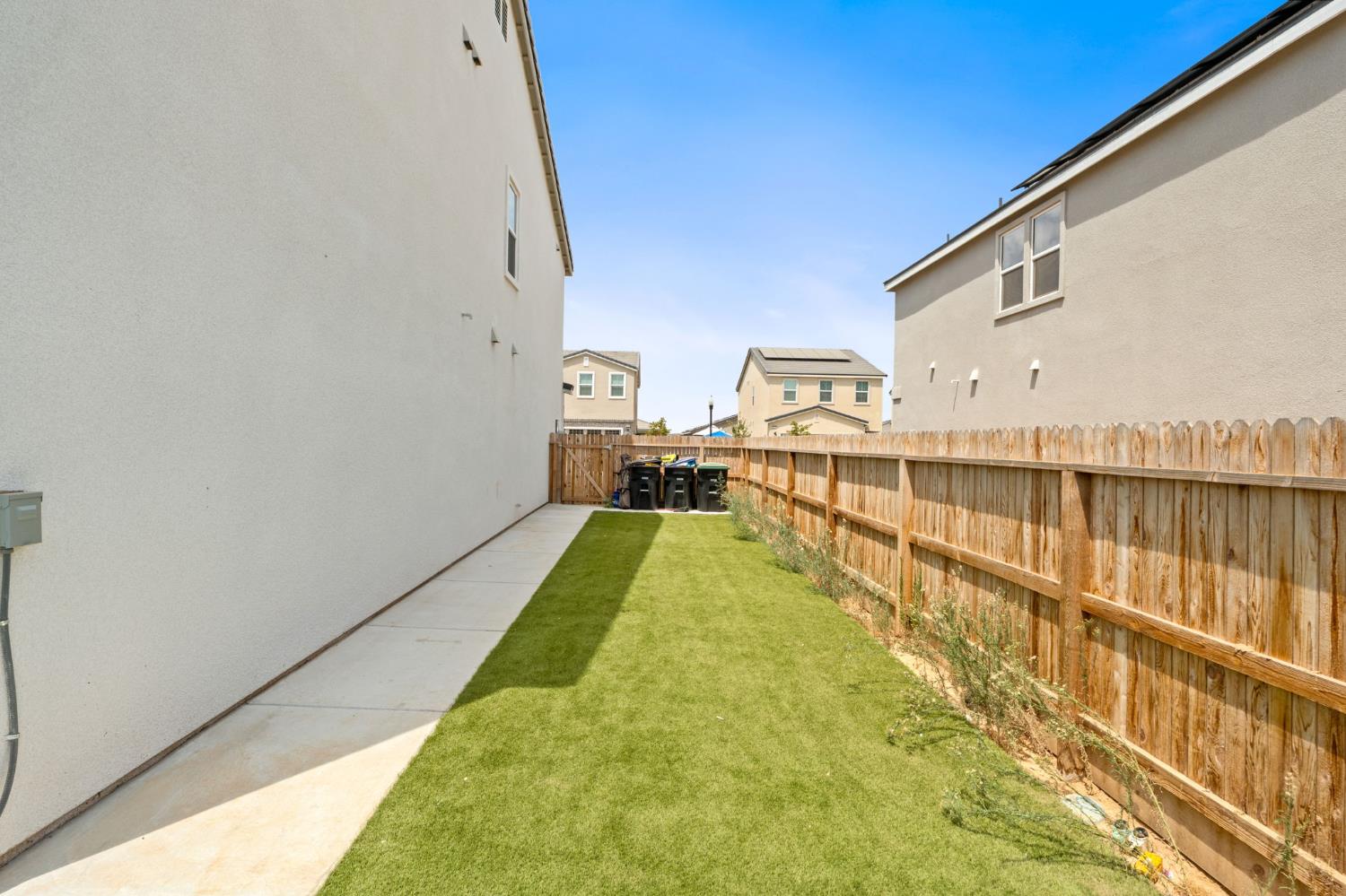 1174 Granite Dr W, Madera, CA 93636