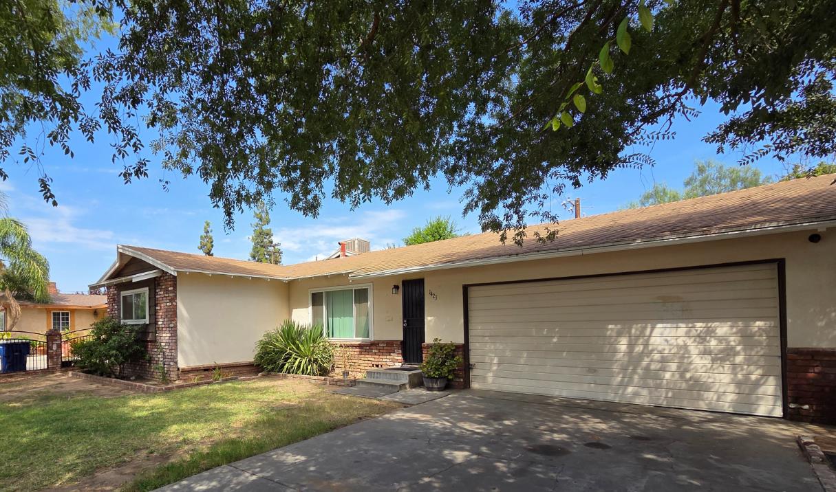 1423 S Whitney Ave, Fresno, CA 93702