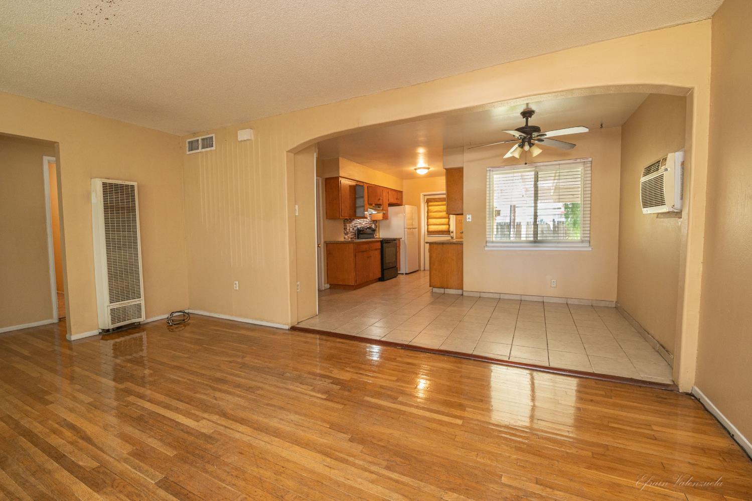 1423 S Whitney Ave, Fresno, CA 93702