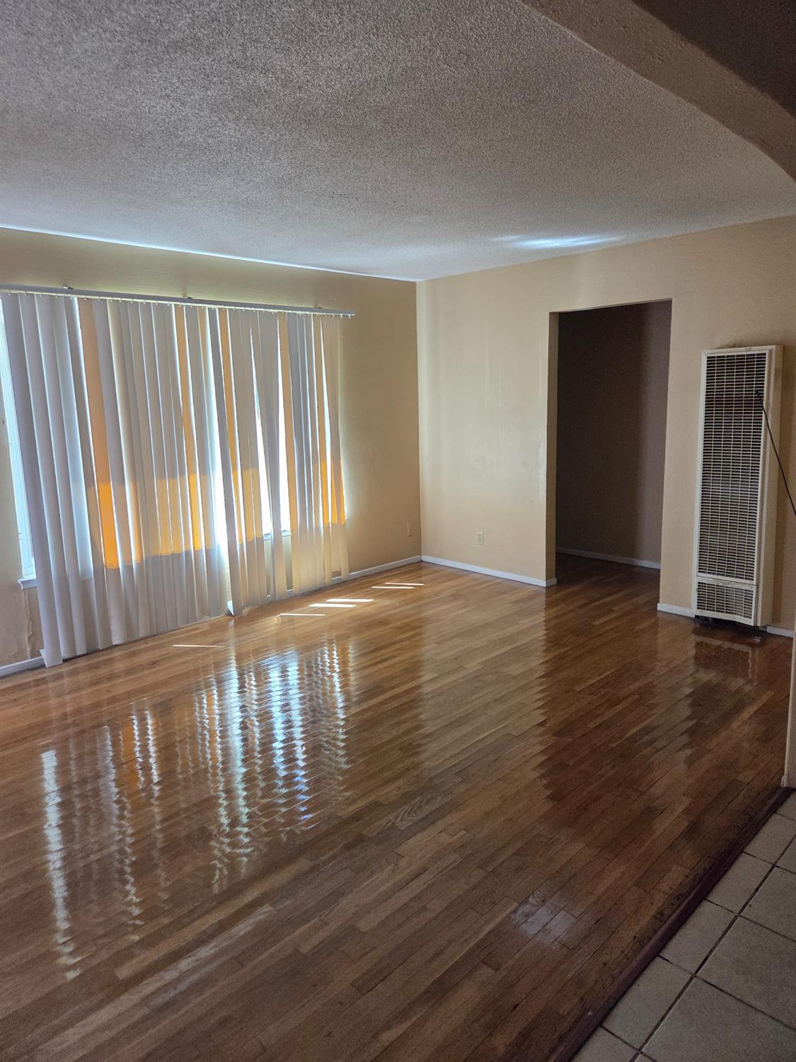 1423 S Whitney Ave, Fresno, CA 93702