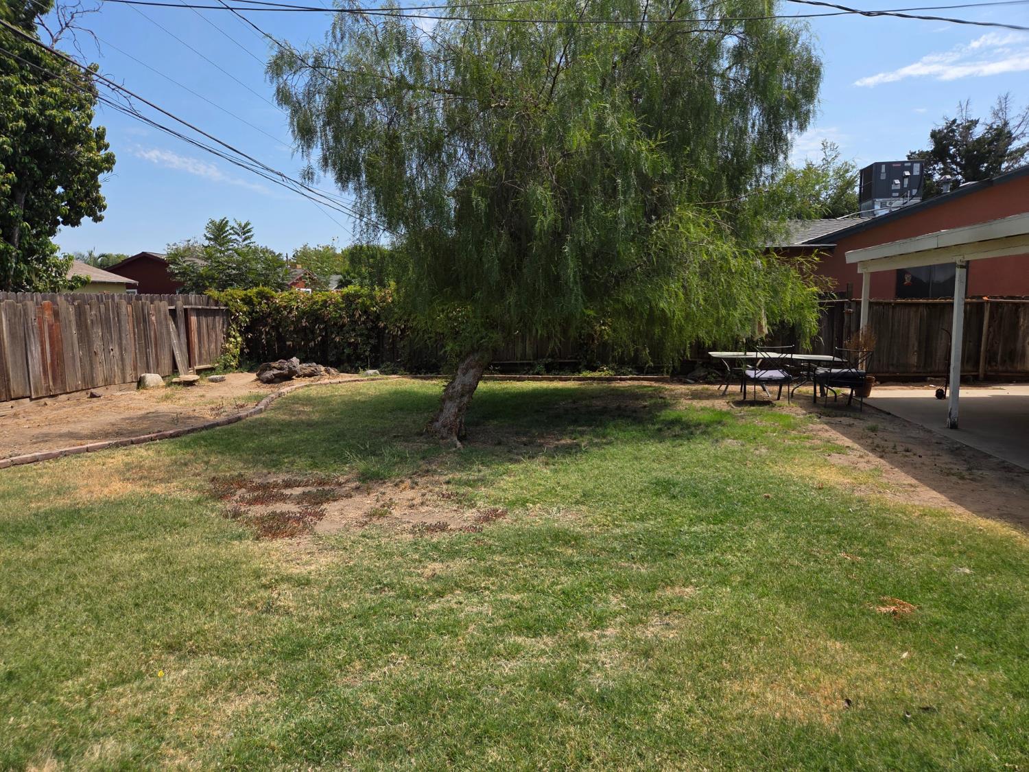 1423 S Whitney Ave, Fresno, CA 93702