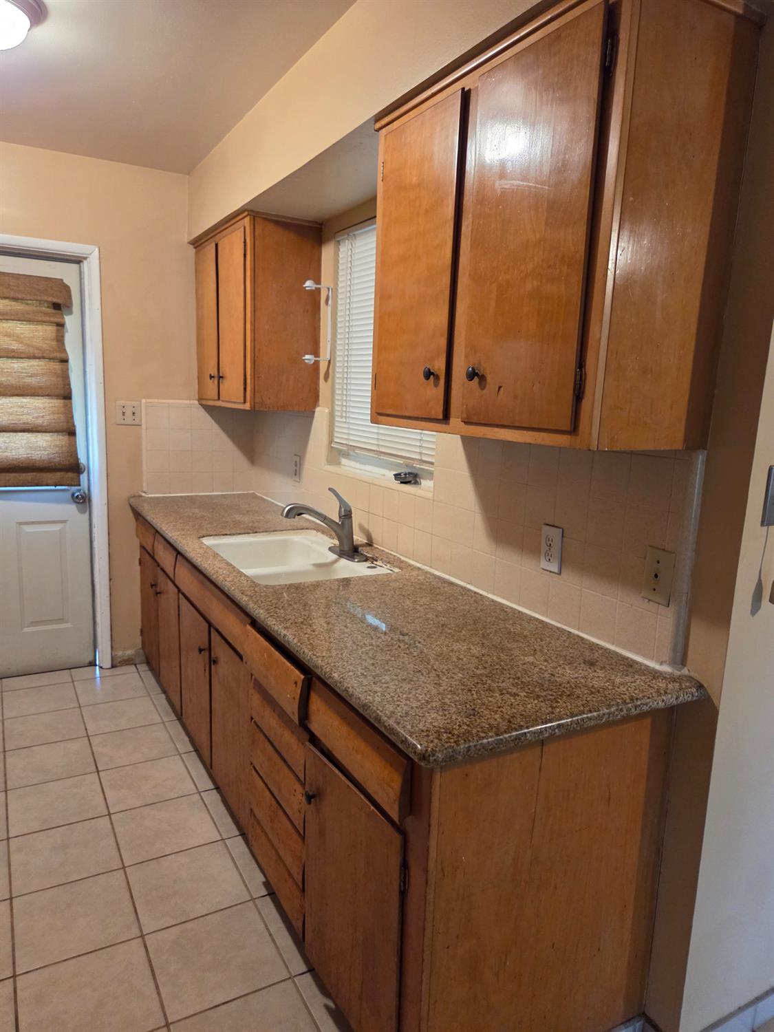 1423 S Whitney Ave, Fresno, CA 93702