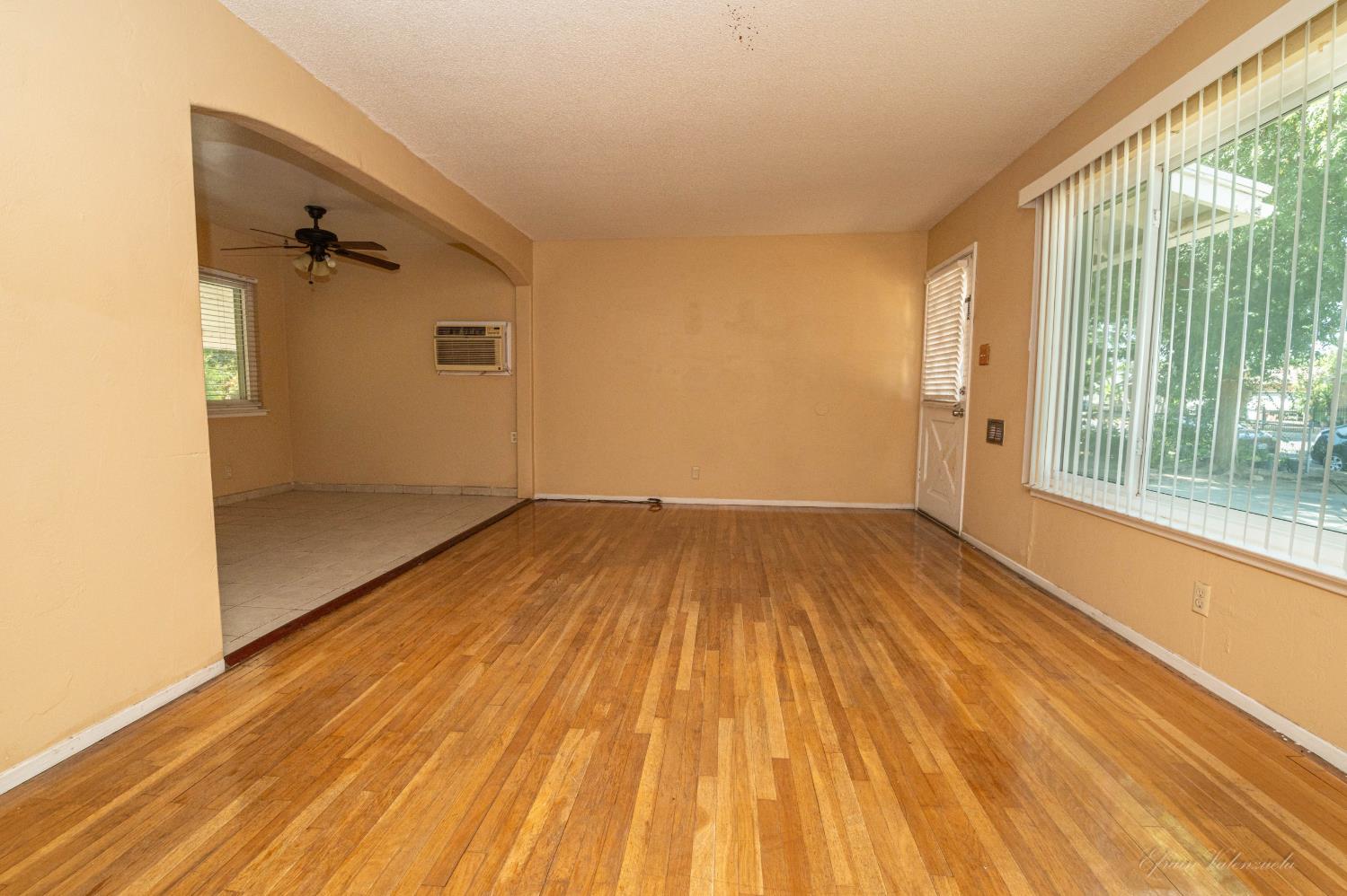 1423 S Whitney Ave, Fresno, CA 93702
