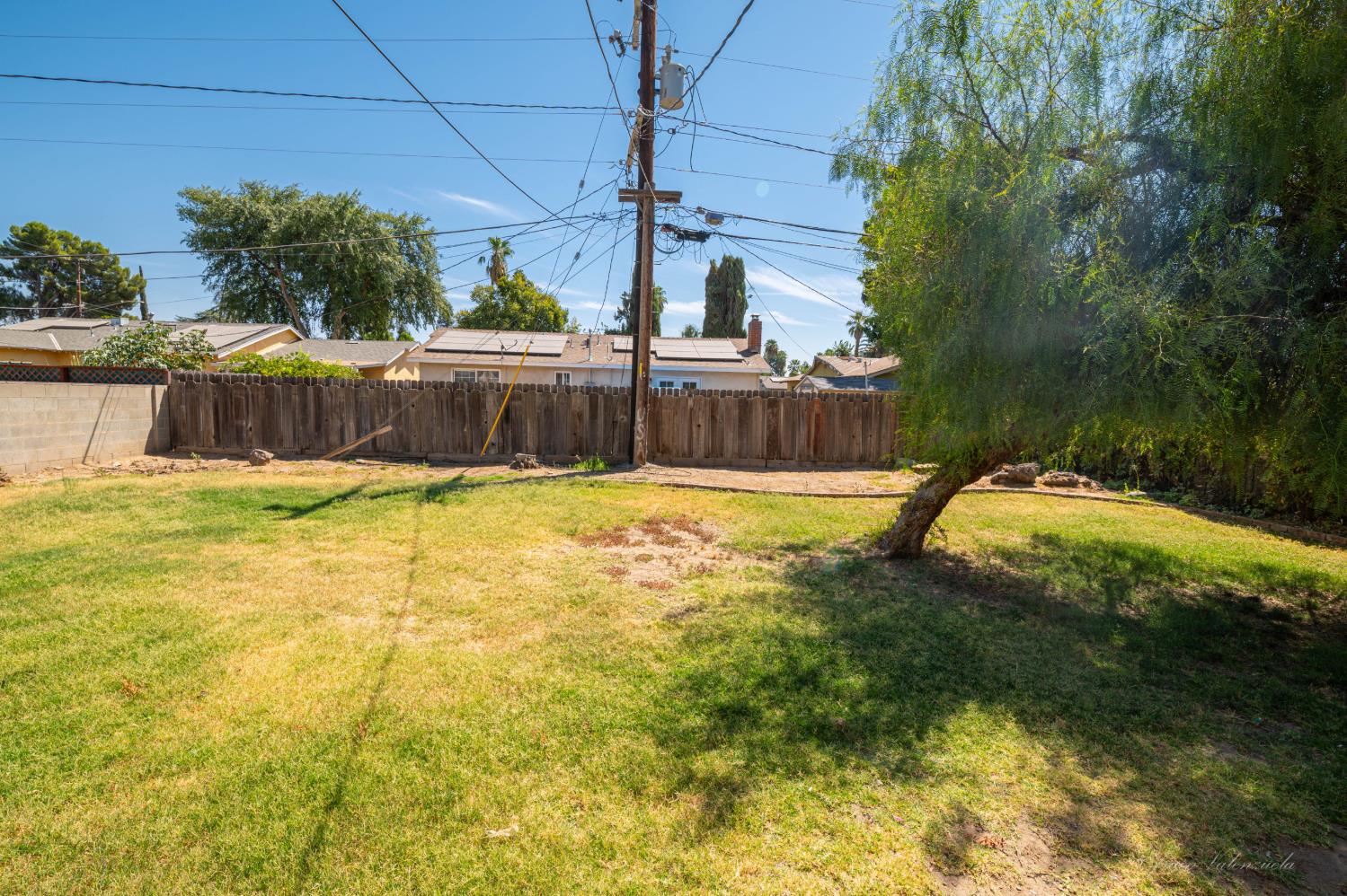 1423 S Whitney Ave, Fresno, CA 93702