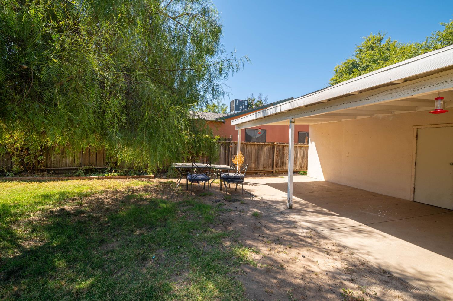 1423 S Whitney Ave, Fresno, CA 93702