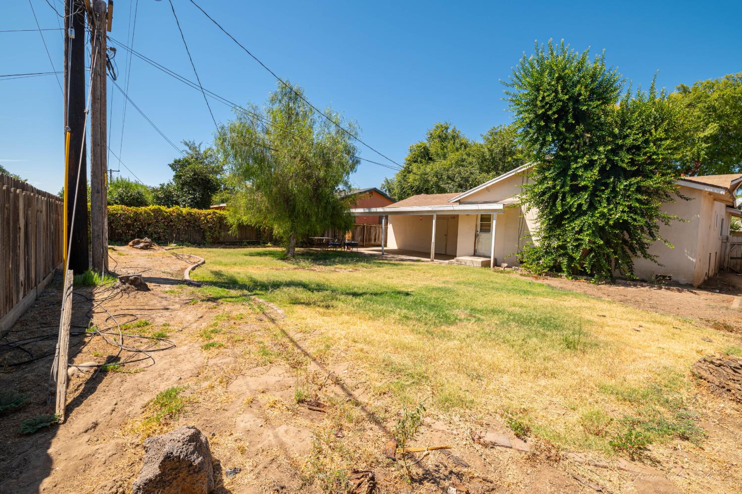 1423 S Whitney Ave, Fresno, CA 93702