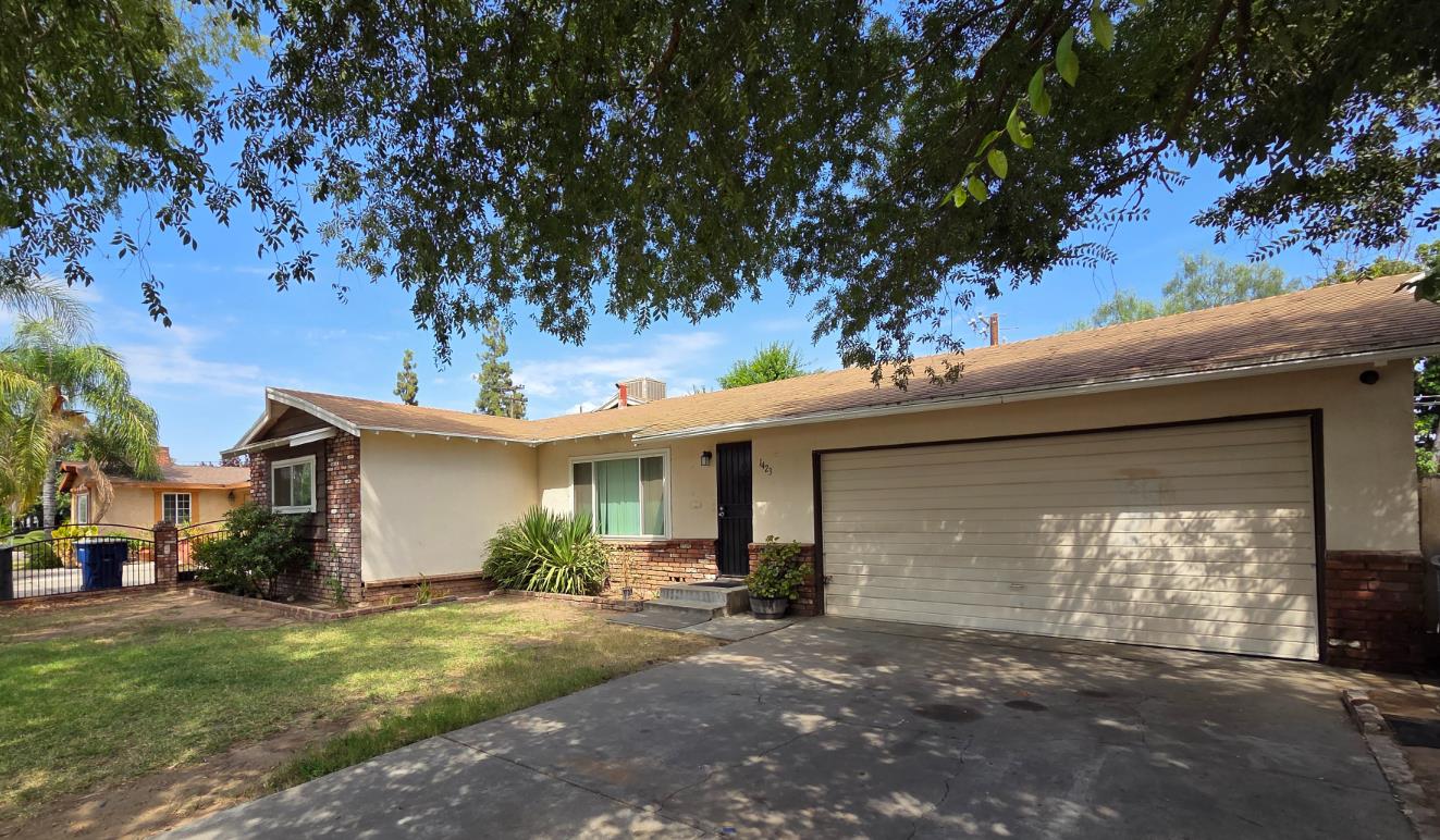 1423 S Whitney Ave, Fresno, CA 93702