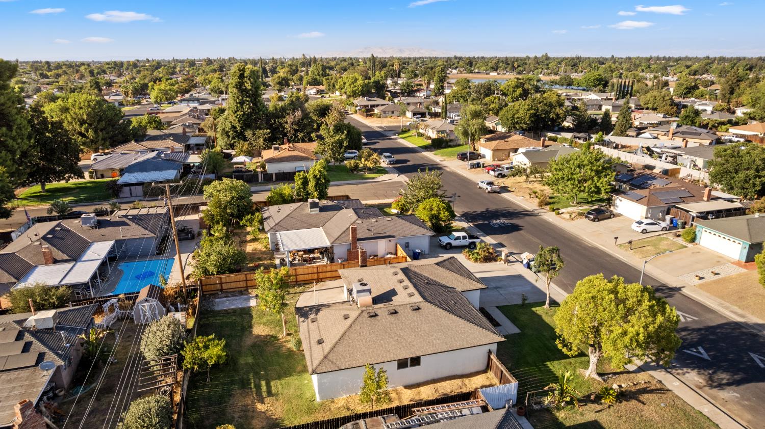 3298 Claremont Ave, Clovis, CA 93611