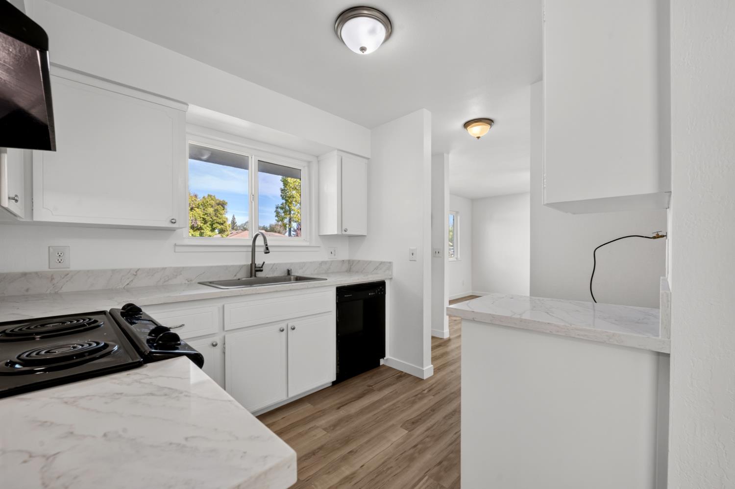 3298 Claremont Ave, Clovis, CA 93611