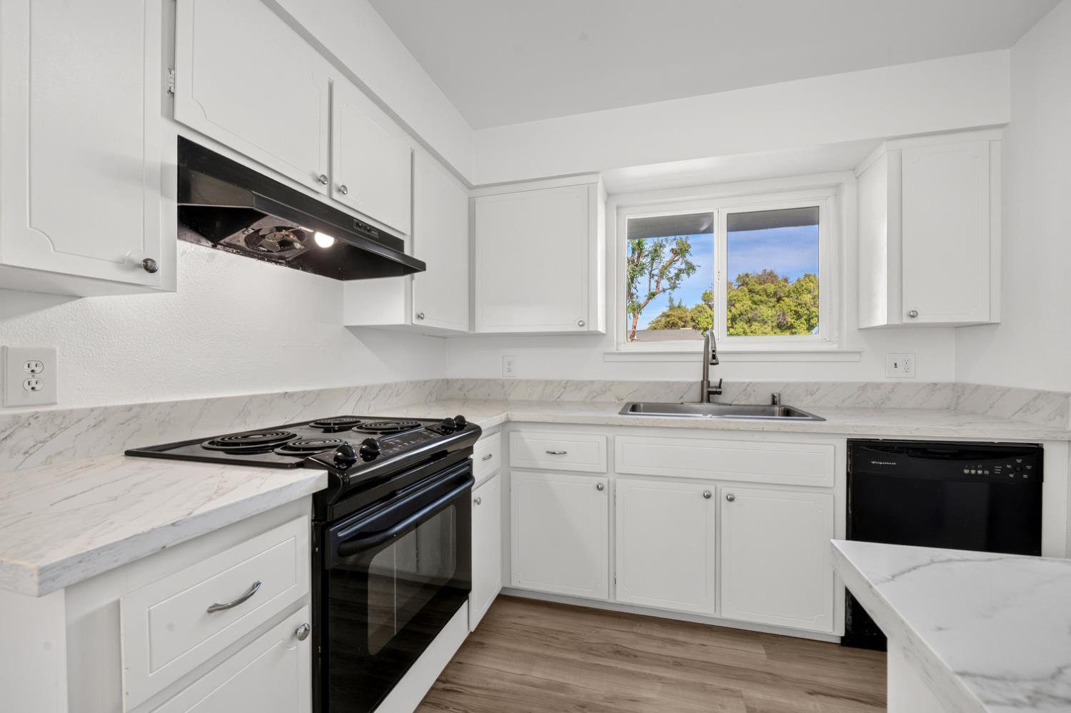 3298 Claremont Ave, Clovis, CA 93611