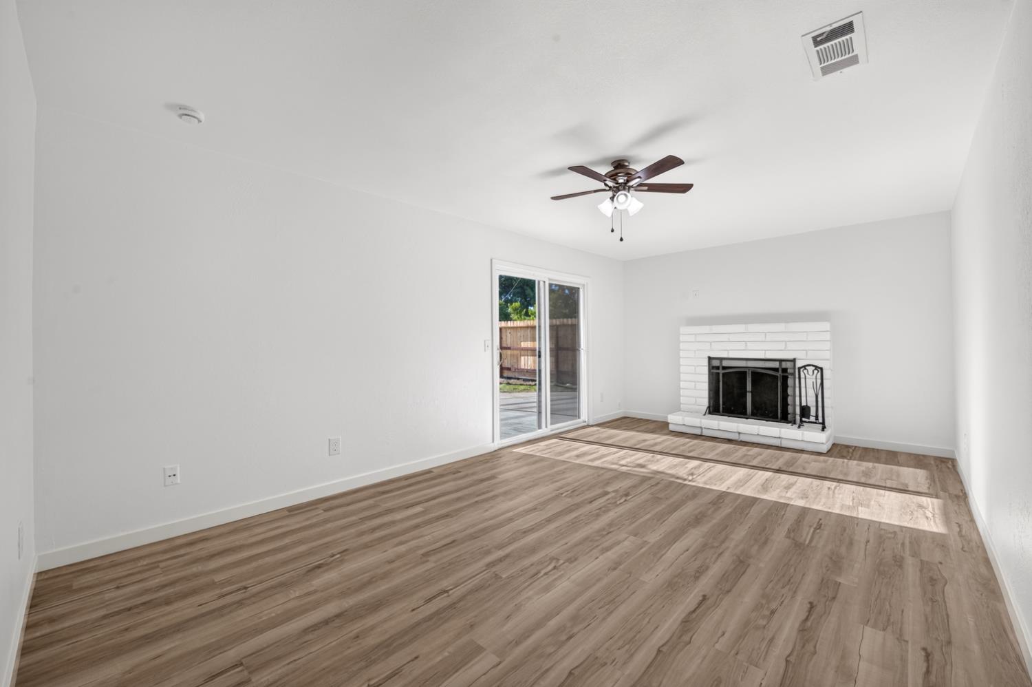 3298 Claremont Ave, Clovis, CA 93611