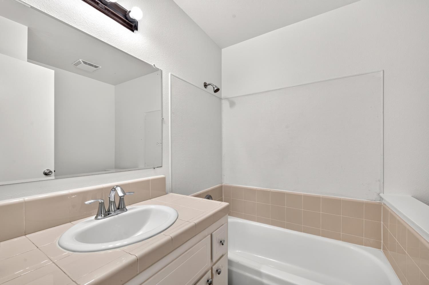3298 Claremont Ave, Clovis, CA 93611