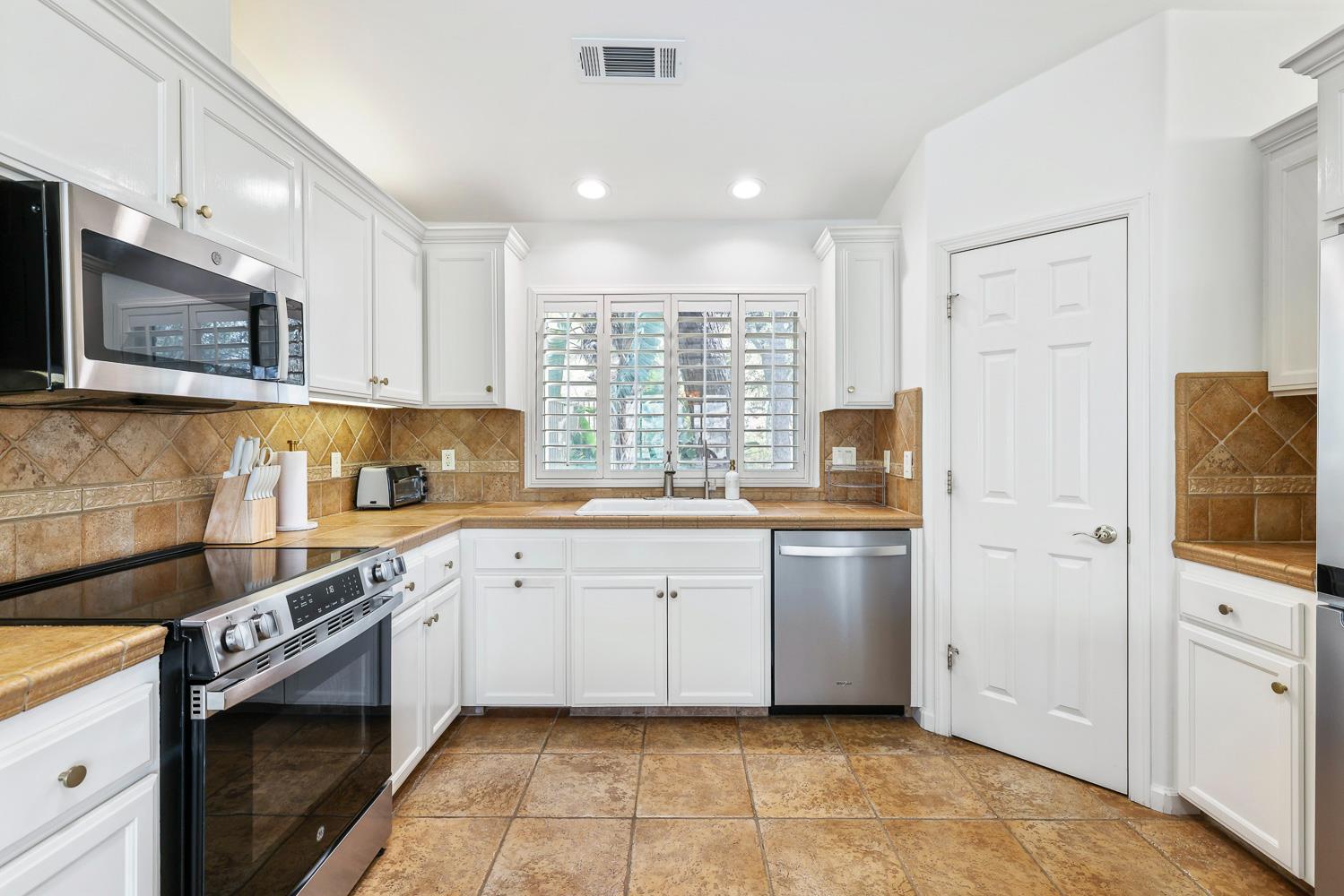 27427 Sky Harbour Rd, Friant, CA 93626