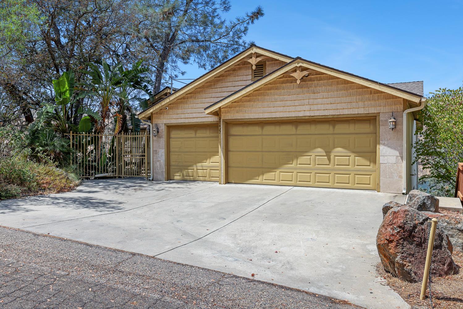 27427 Sky Harbour Rd, Friant, CA 93626