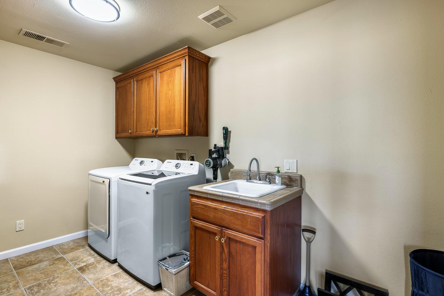 27427 Sky Harbour Rd, Friant, CA 93626