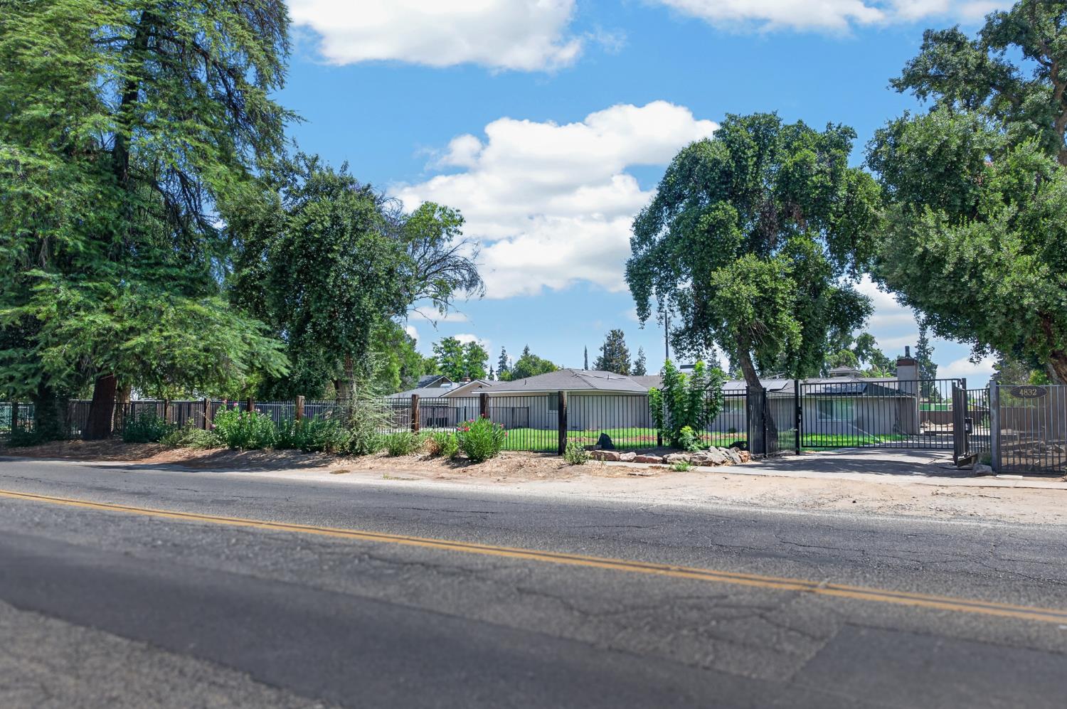 4832 N Fruit Ave, Fresno, CA 93705