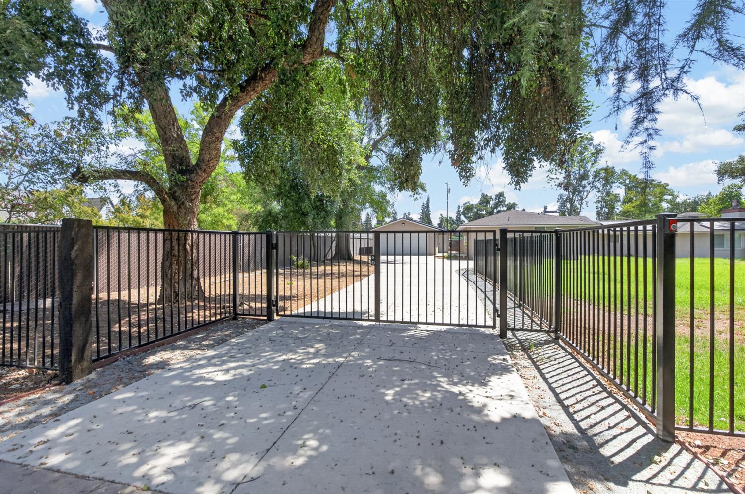 4832 N Fruit Ave, Fresno, CA 93705
