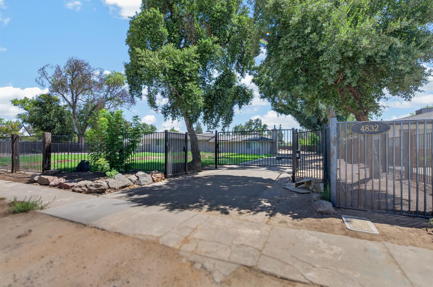 4832 N Fruit Ave, Fresno, CA 93705