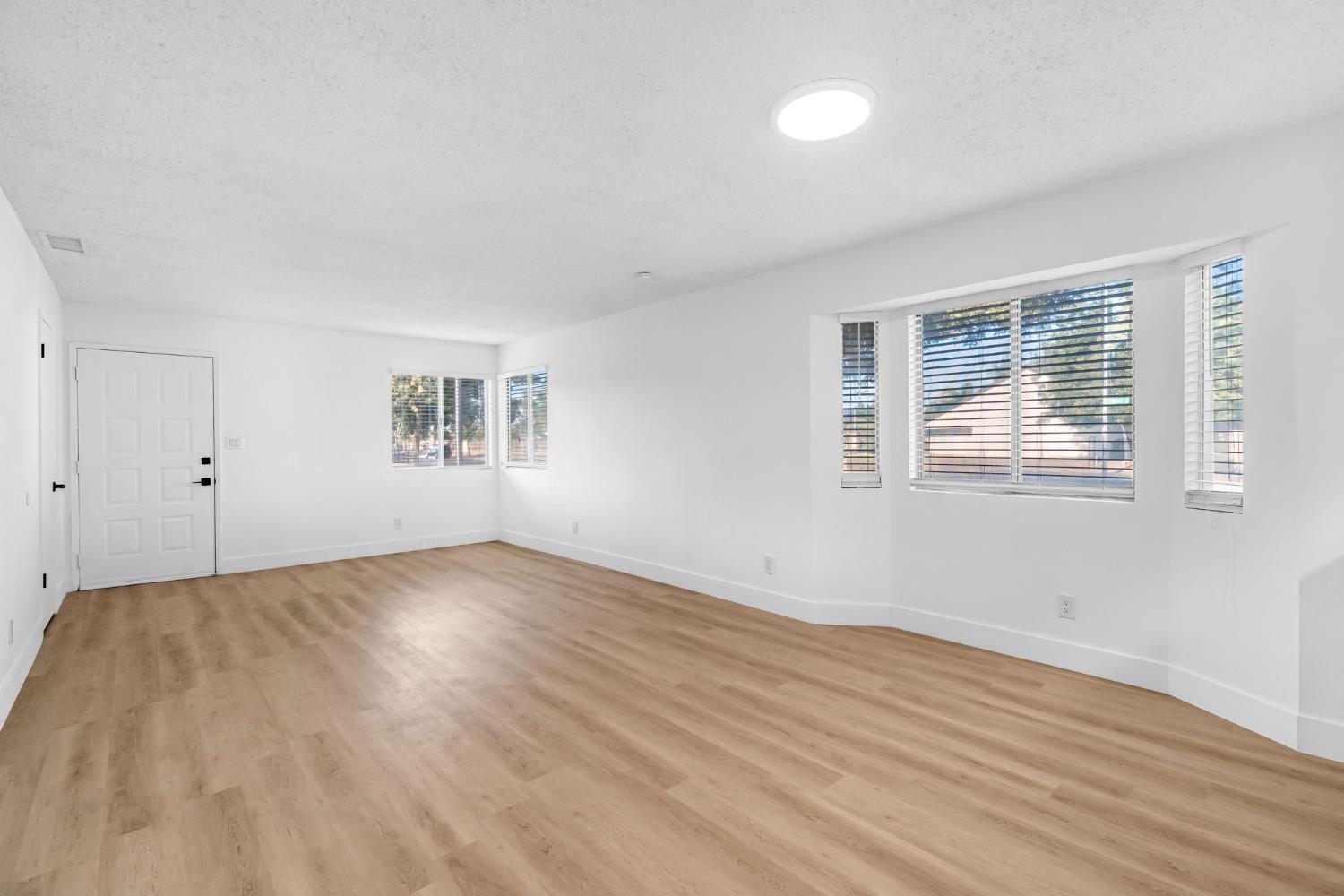 4194 N Cornelia Ave, Fresno, CA 93722