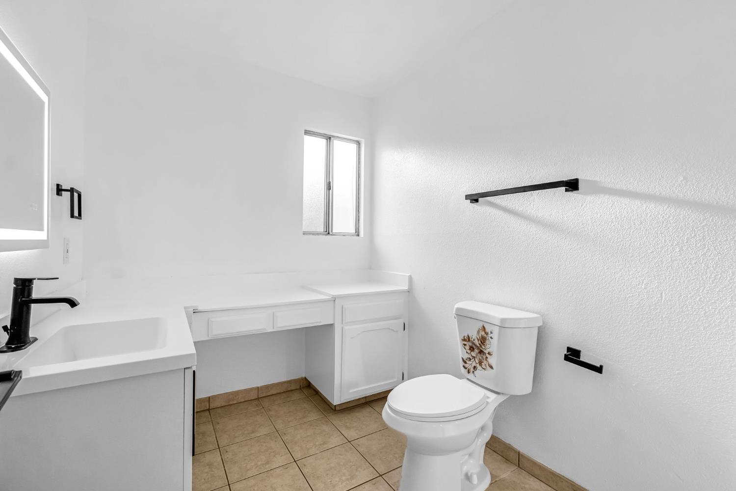 4194 N Cornelia Ave, Fresno, CA 93722