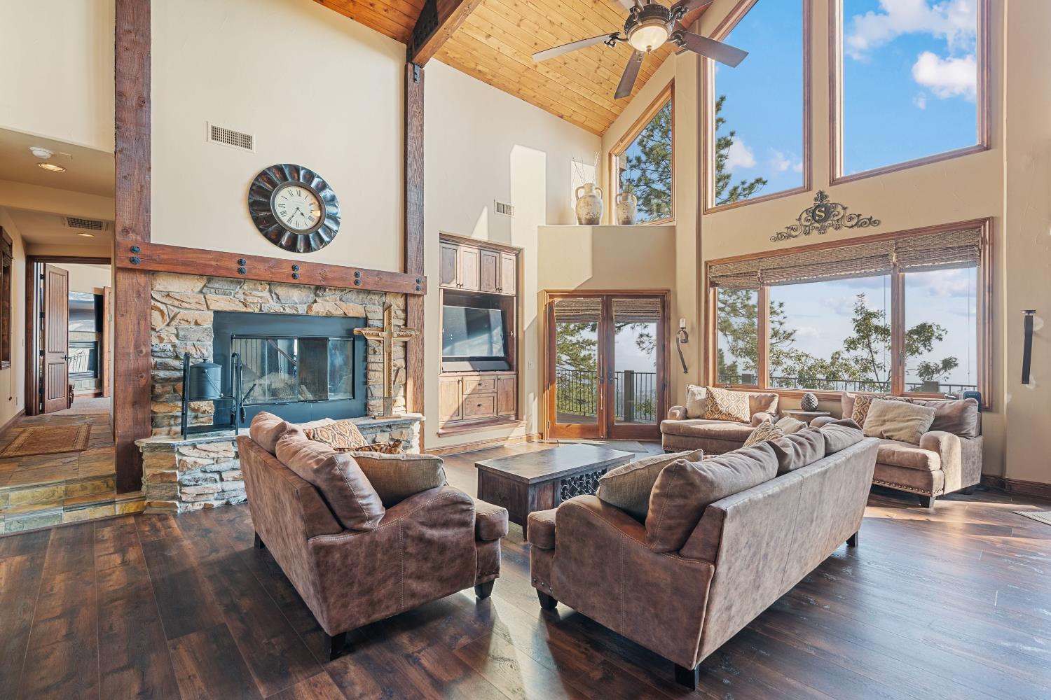 42534 Bretz Point Ln, Shaver Lake, CA 93664