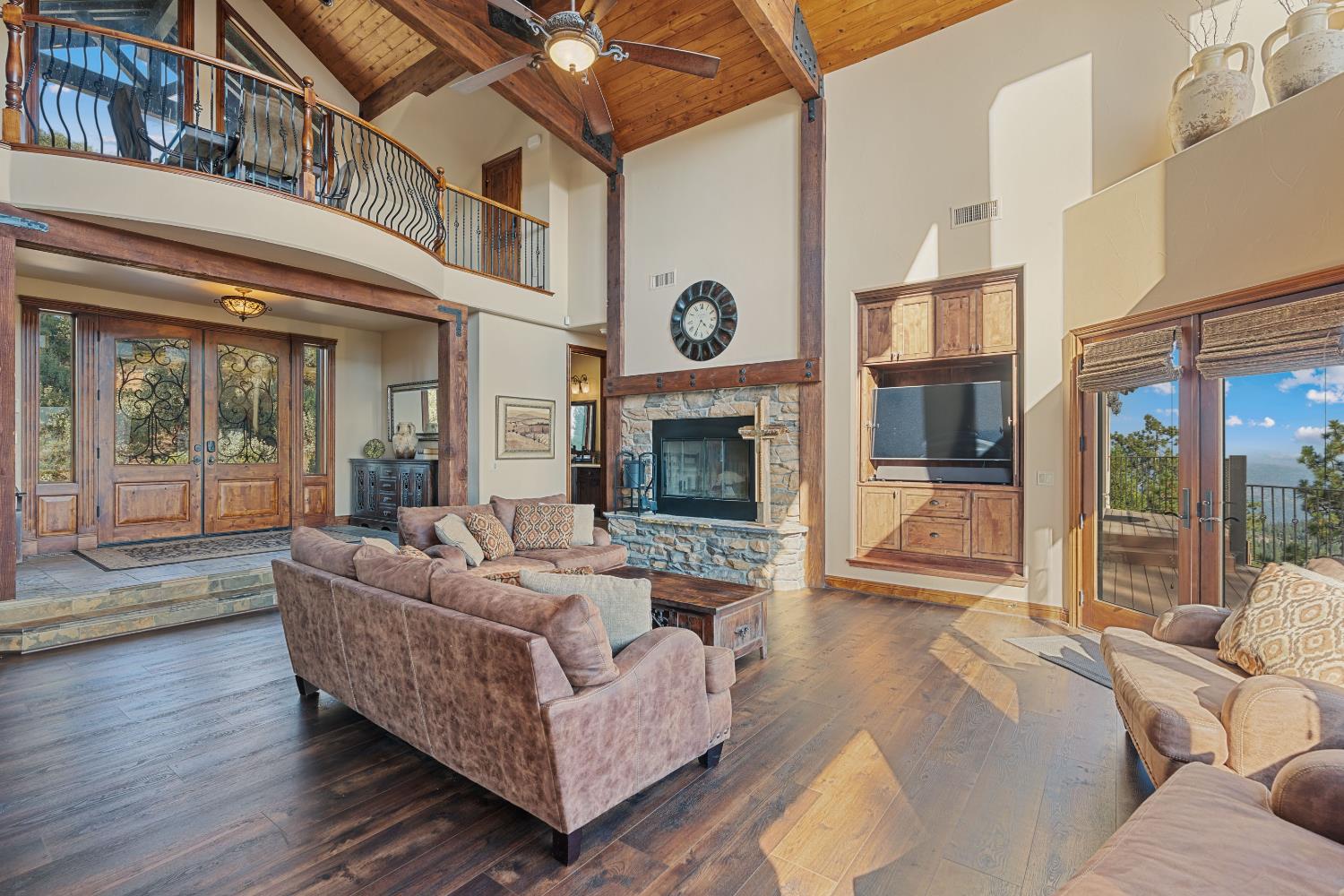 42534 Bretz Point Ln, Shaver Lake, CA 93664