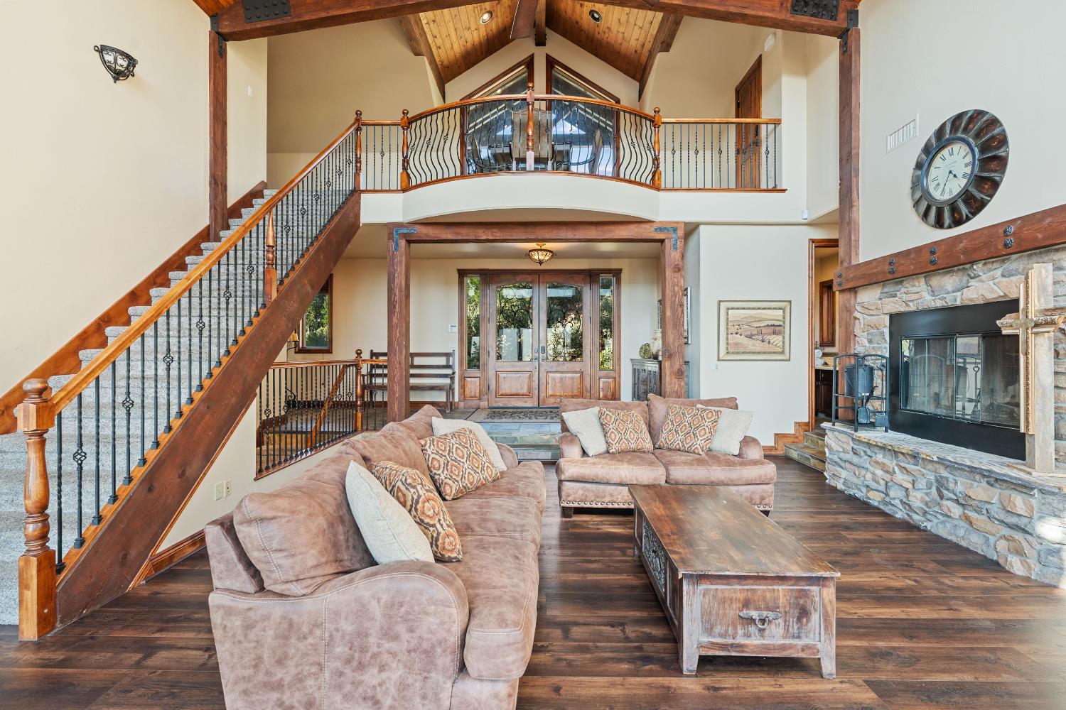 42534 Bretz Point Ln, Shaver Lake, CA 93664