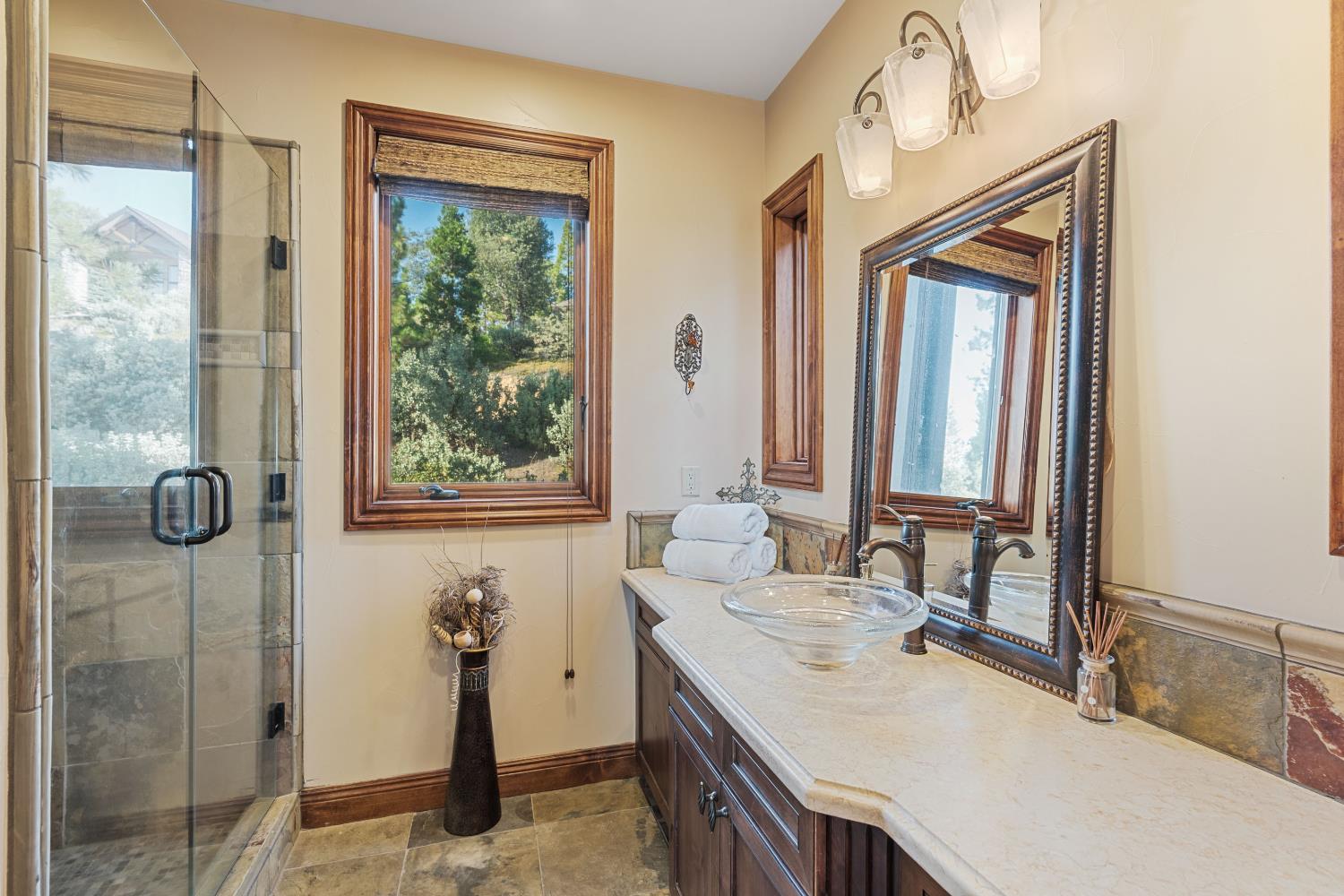 42534 Bretz Point Ln, Shaver Lake, CA 93664