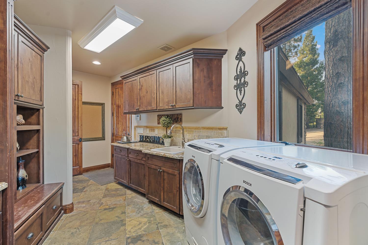 42534 Bretz Point Ln, Shaver Lake, CA 93664
