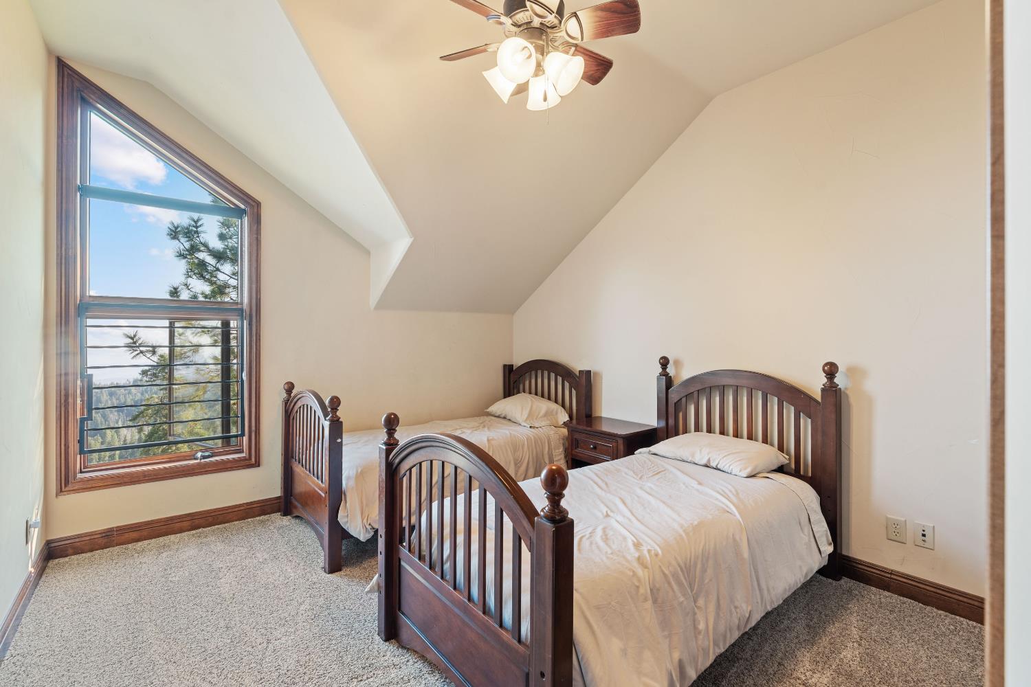 42534 Bretz Point Ln, Shaver Lake, CA 93664