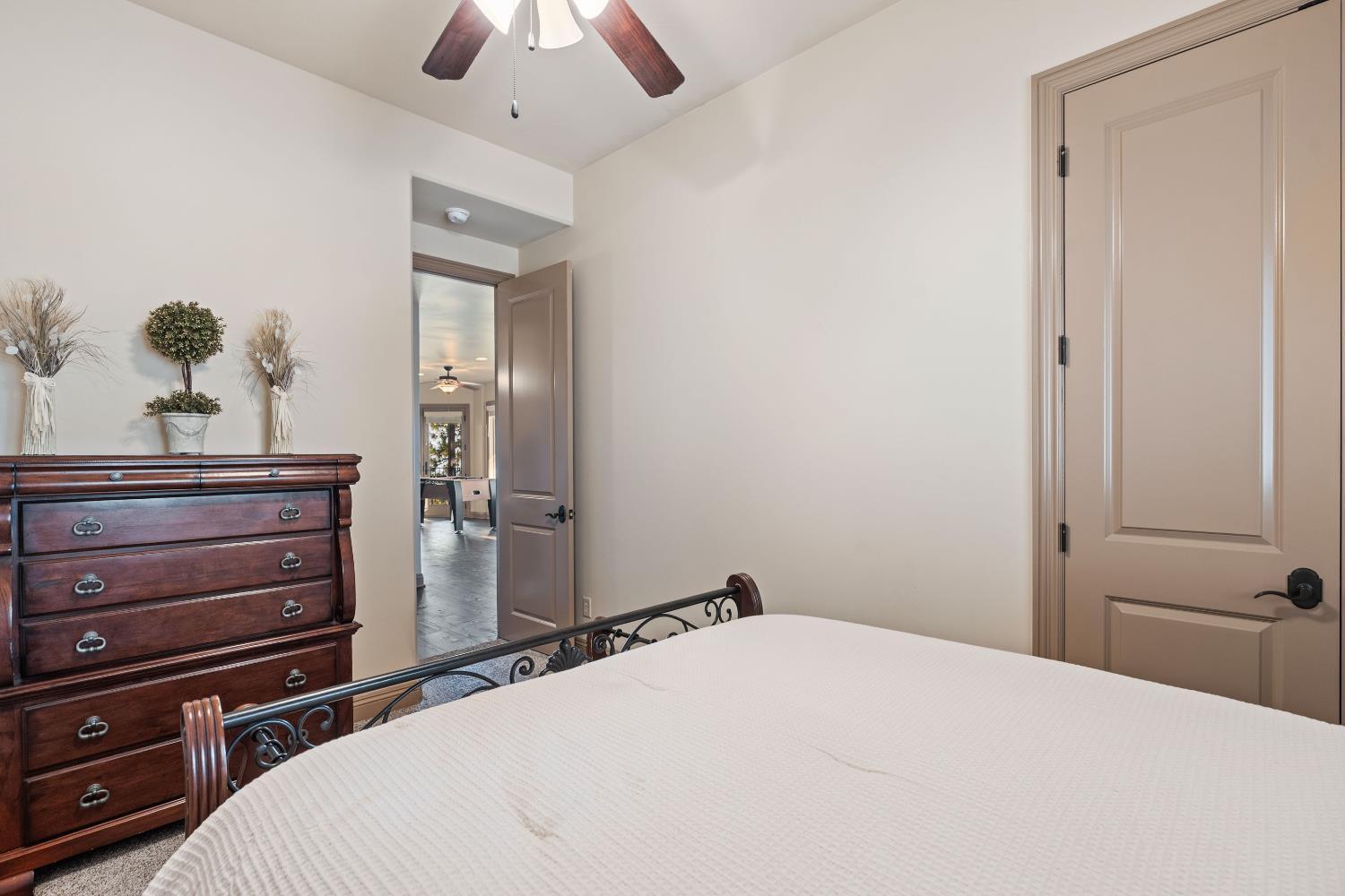 42534 Bretz Point Ln, Shaver Lake, CA 93664