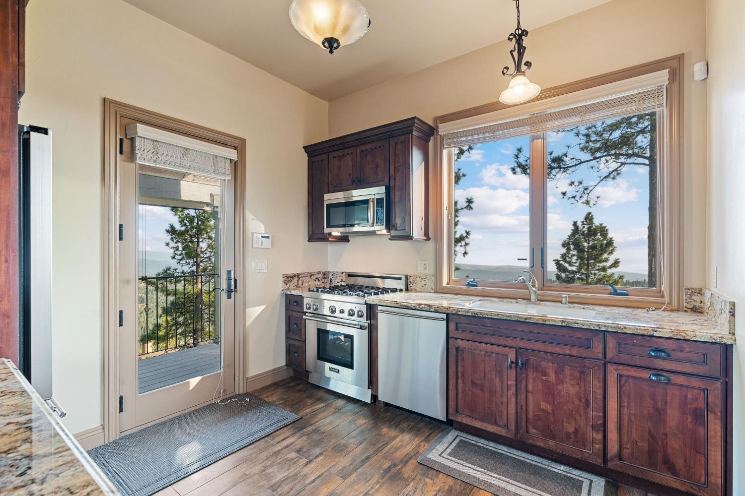 42534 Bretz Point Ln, Shaver Lake, CA 93664