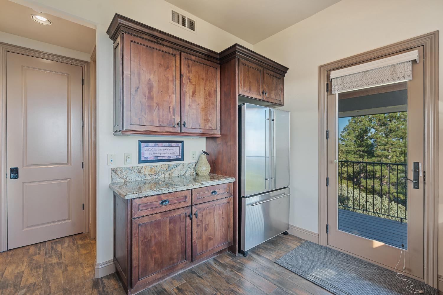 42534 Bretz Point Ln, Shaver Lake, CA 93664