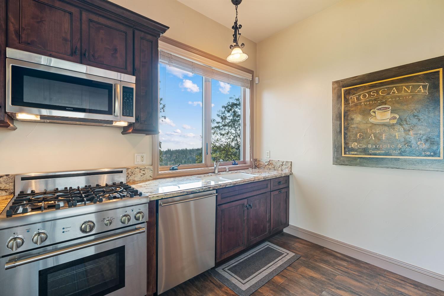 42534 Bretz Point Ln, Shaver Lake, CA 93664