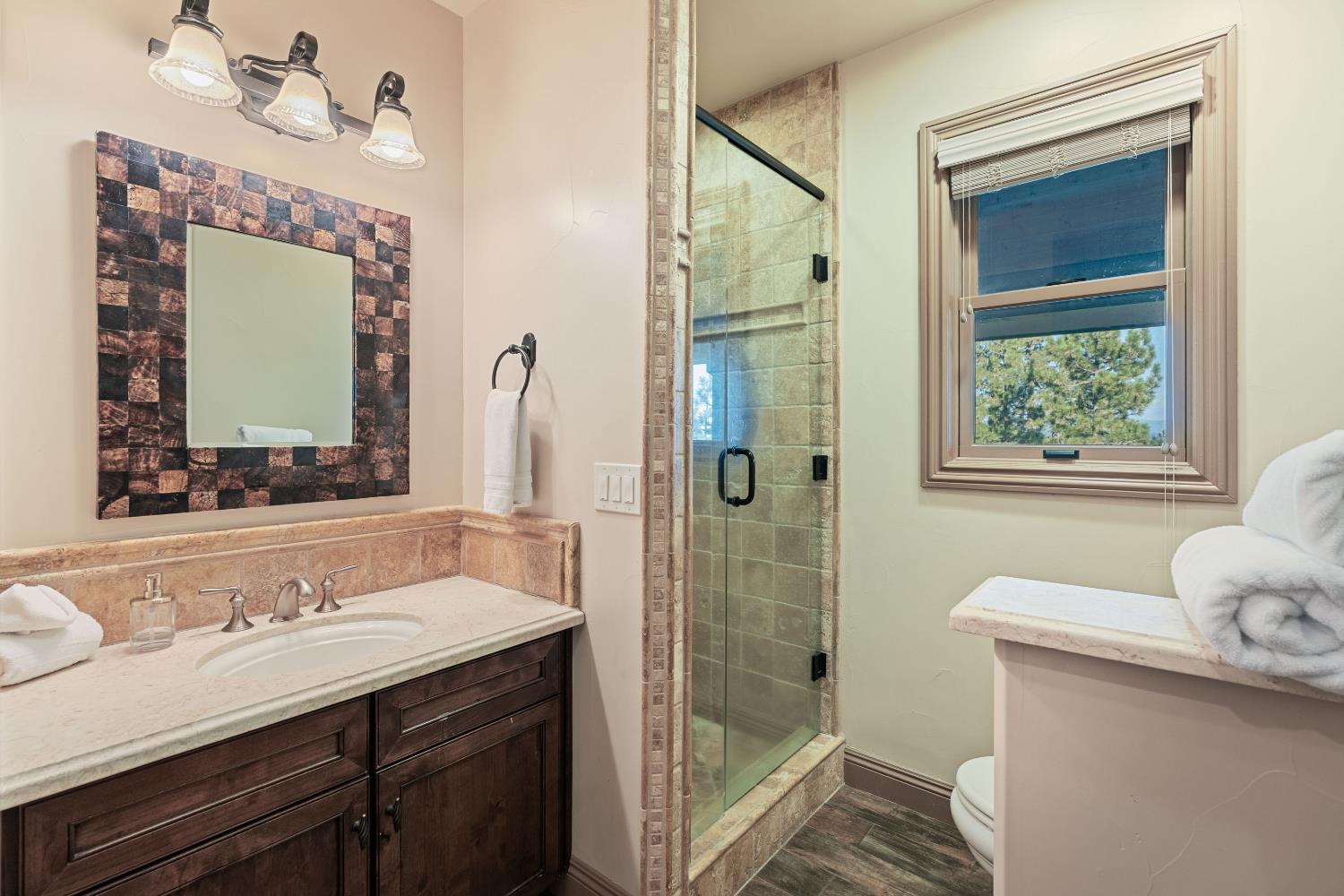 42534 Bretz Point Ln, Shaver Lake, CA 93664