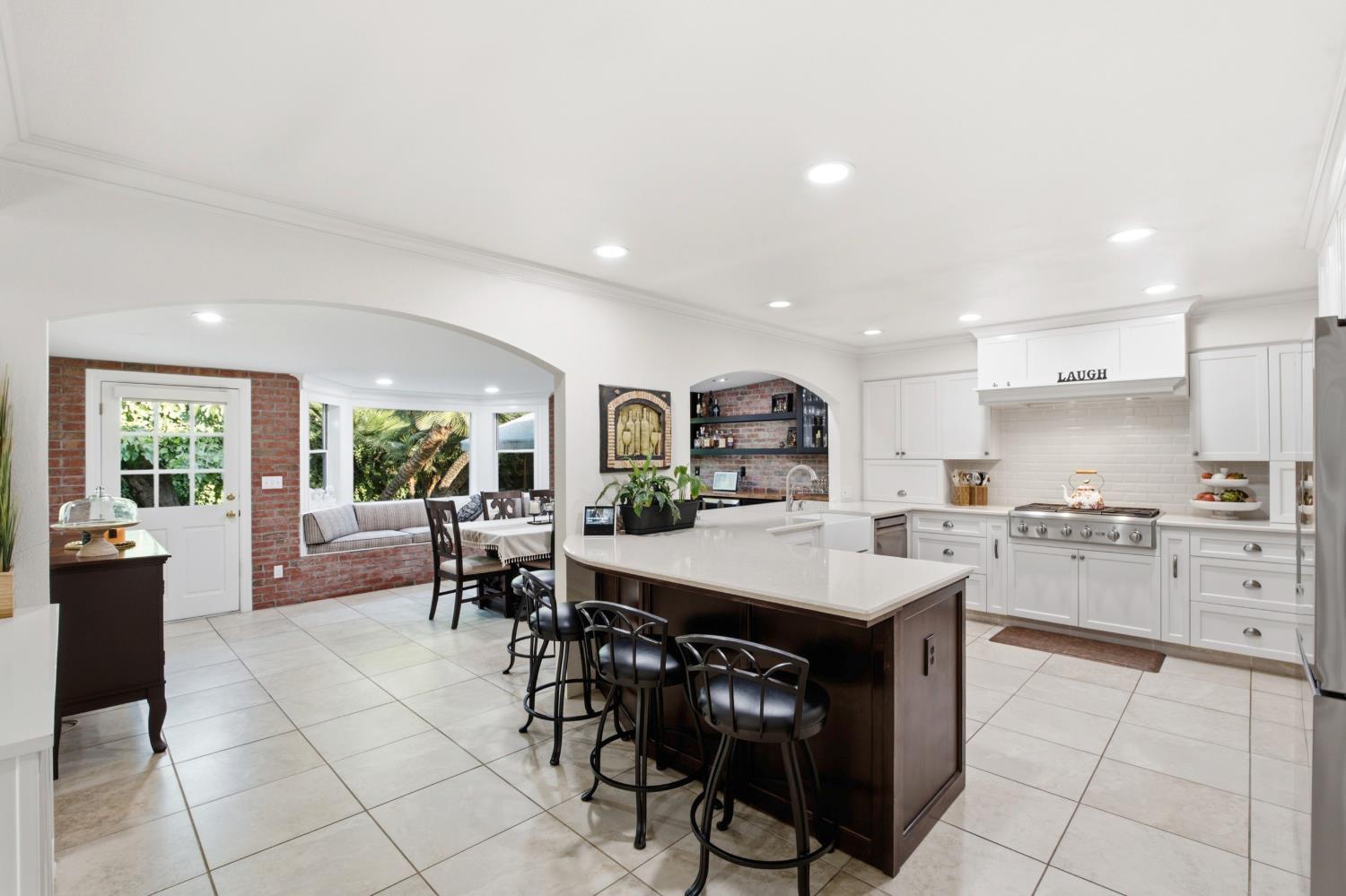 1069 W Mesa Ct, Fresno, CA 93711