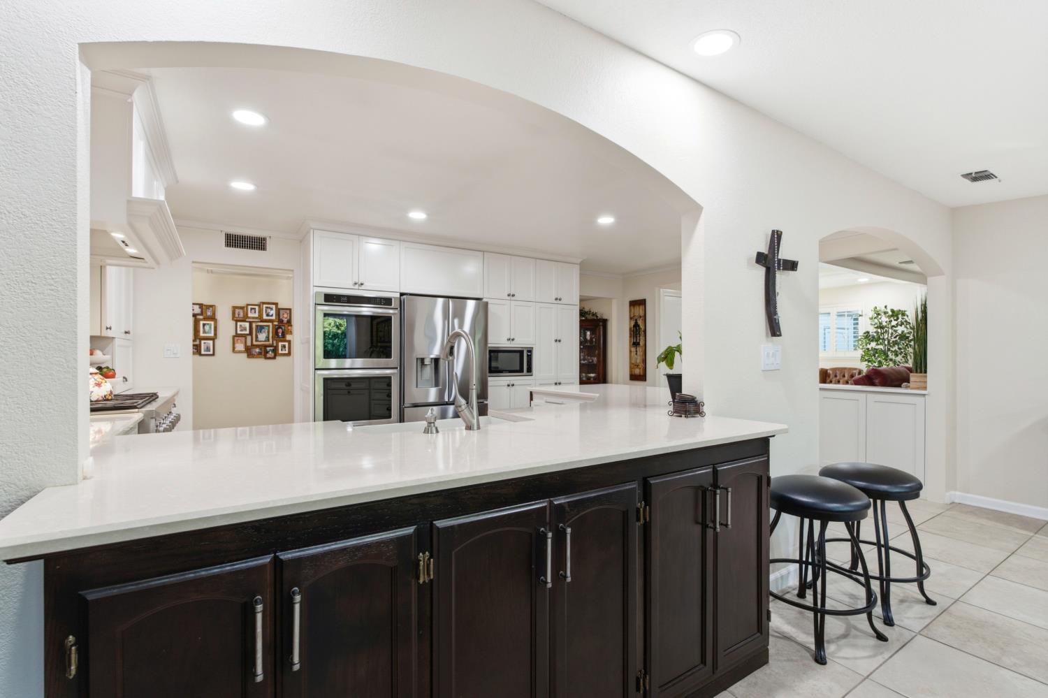 1069 W Mesa Ct, Fresno, CA 93711