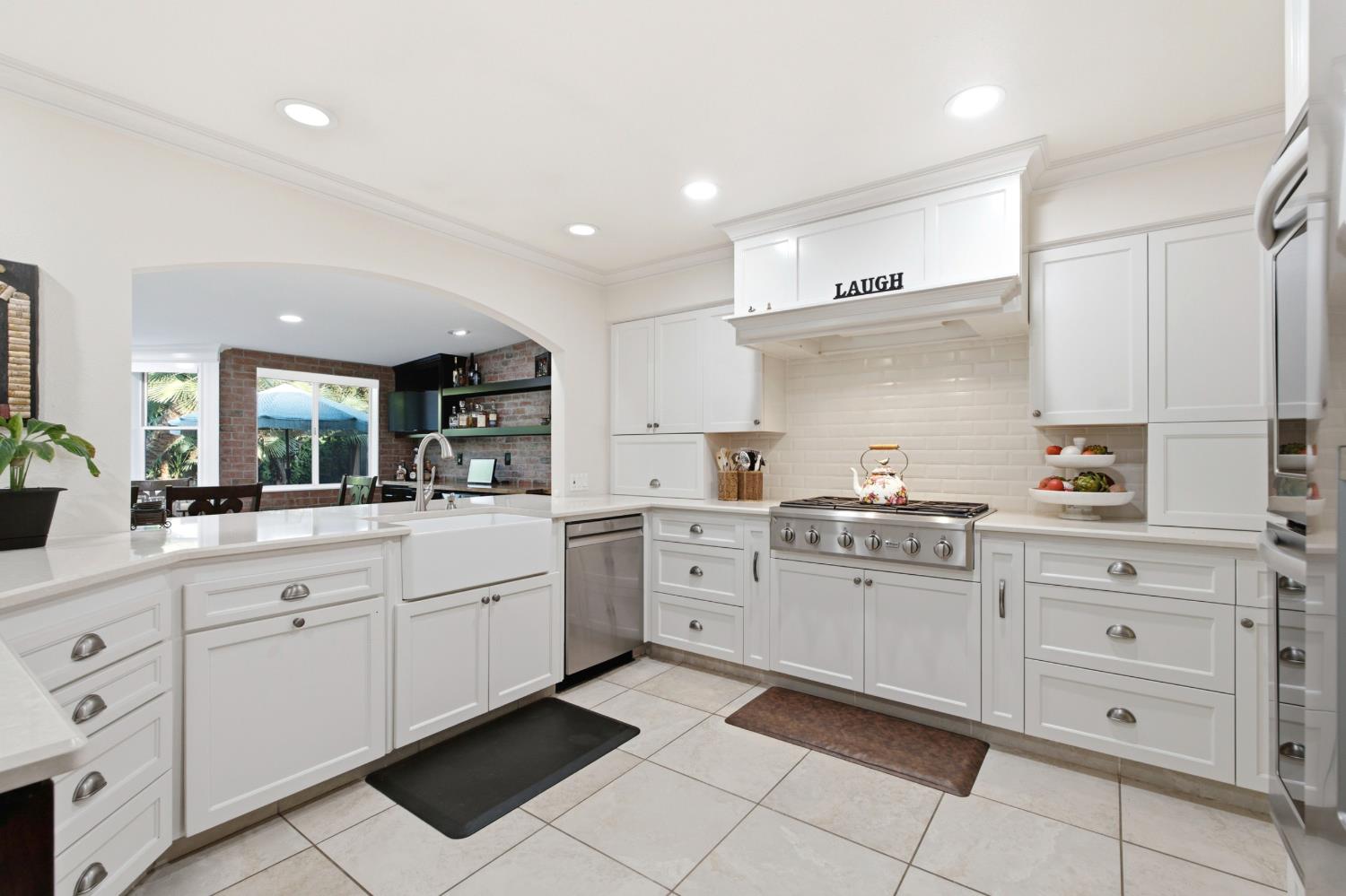 1069 W Mesa Ct, Fresno, CA 93711