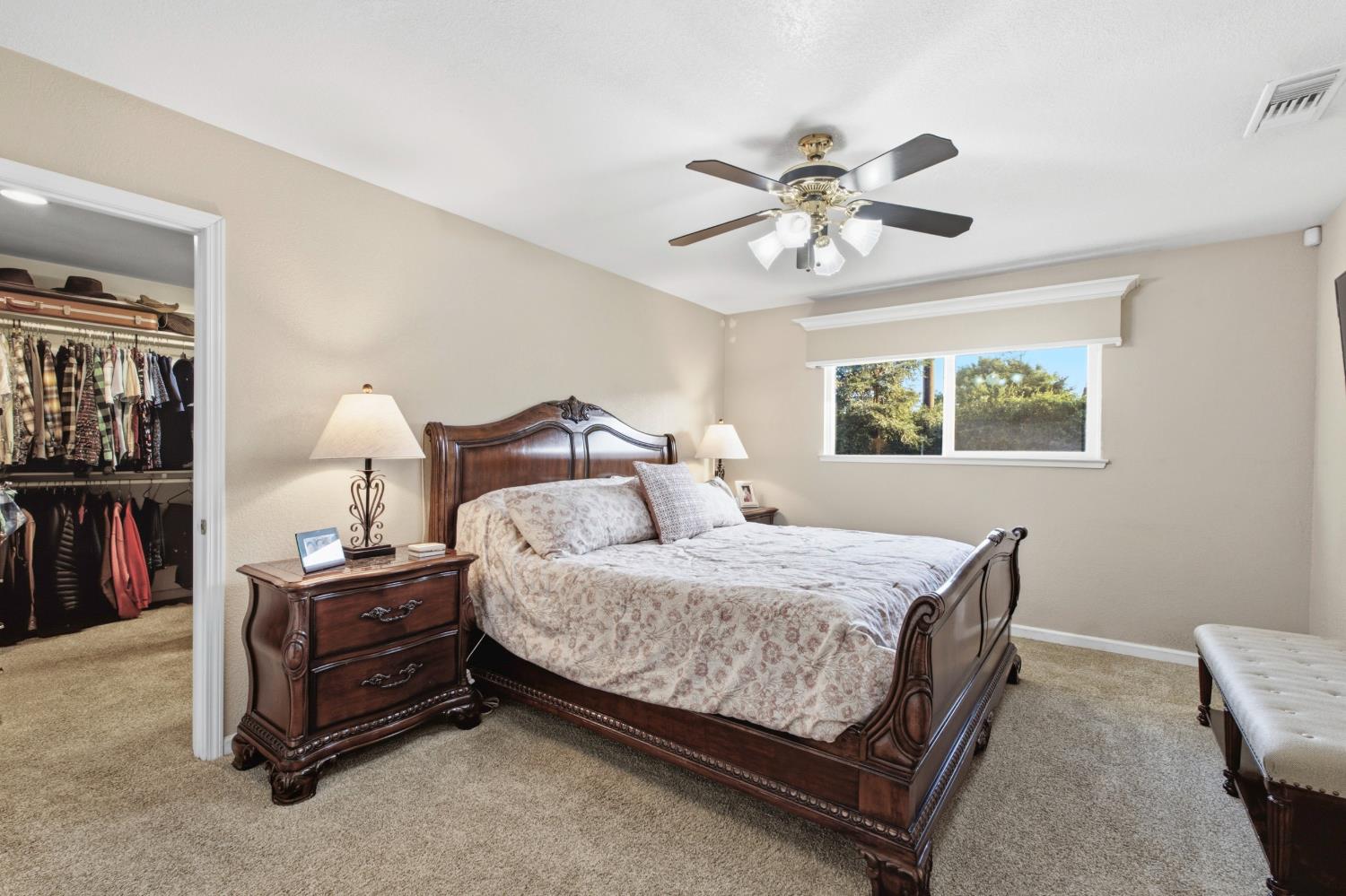 1069 W Mesa Ct, Fresno, CA 93711