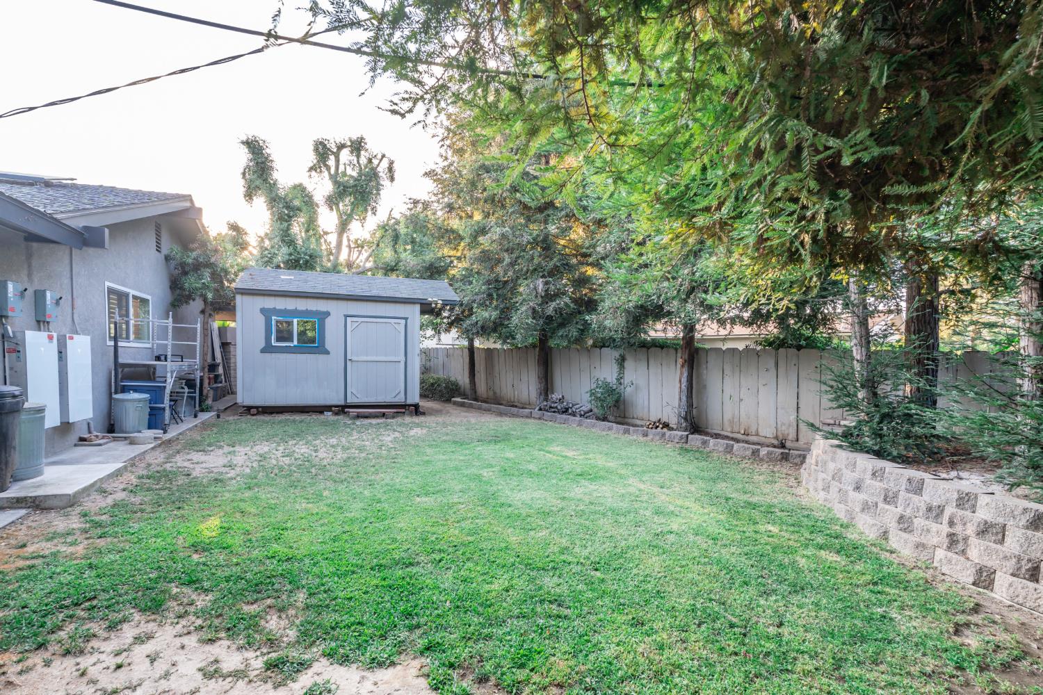 1069 W Mesa Ct, Fresno, CA 93711